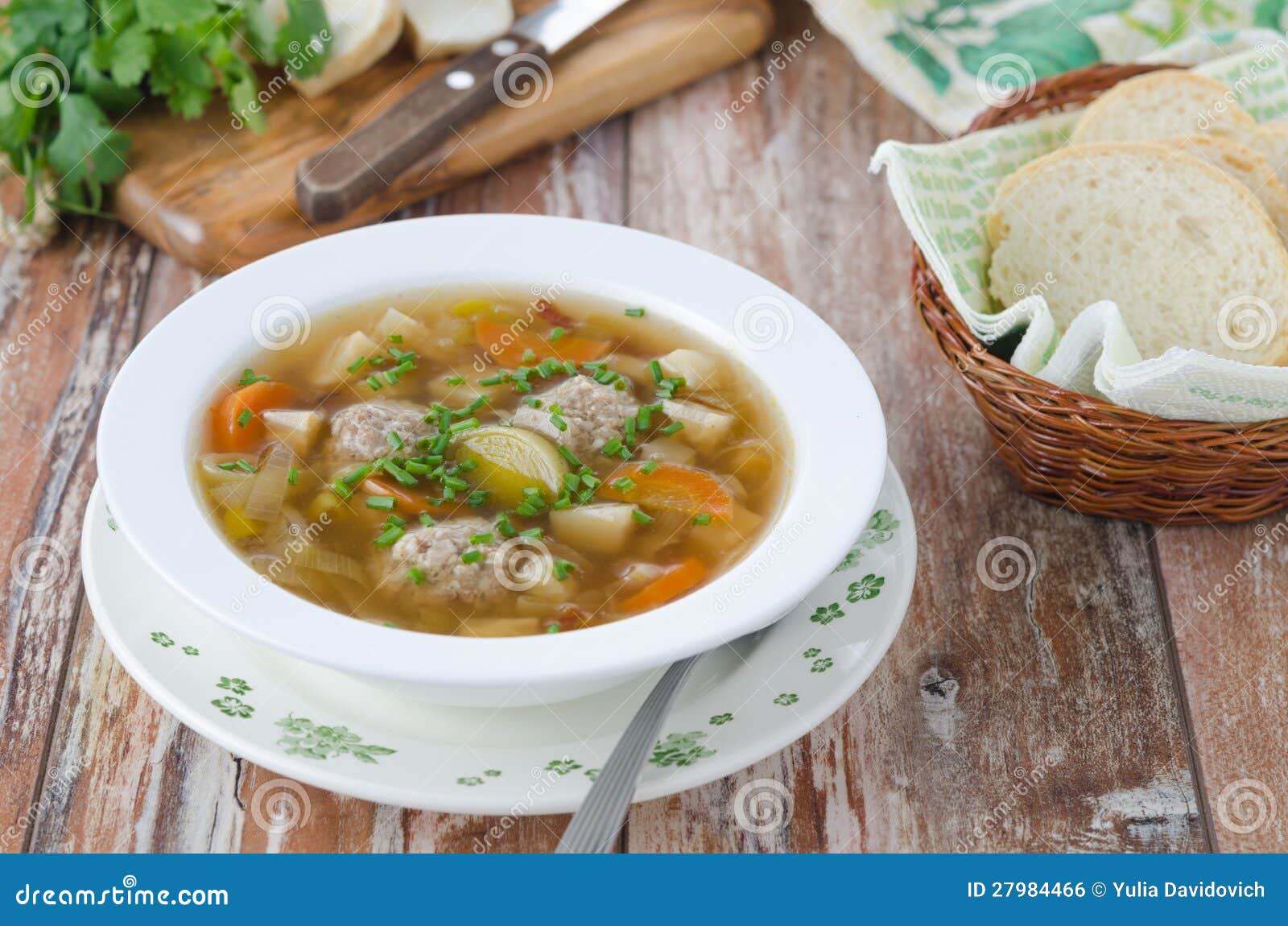 Gemüsesuppe Mit Fleischklöschen Stockfoto - Bild von farbe, diät: 27984466