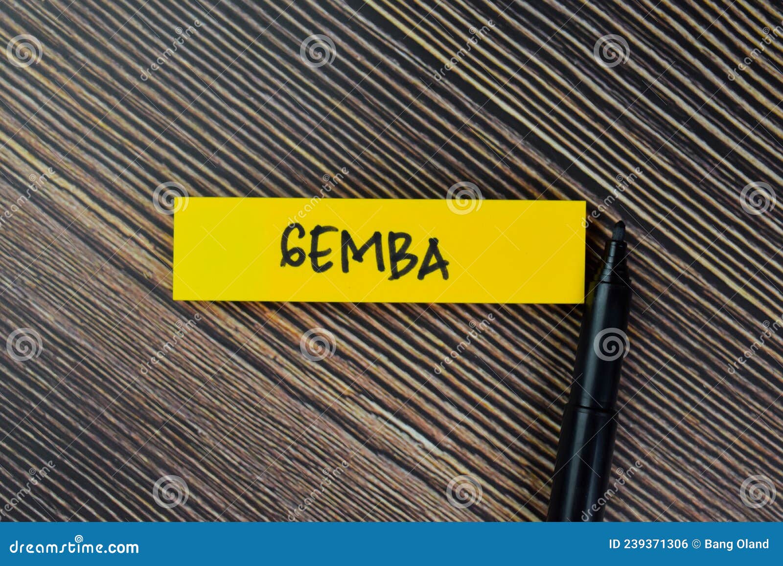gemba write on sticky notes  on wooden table