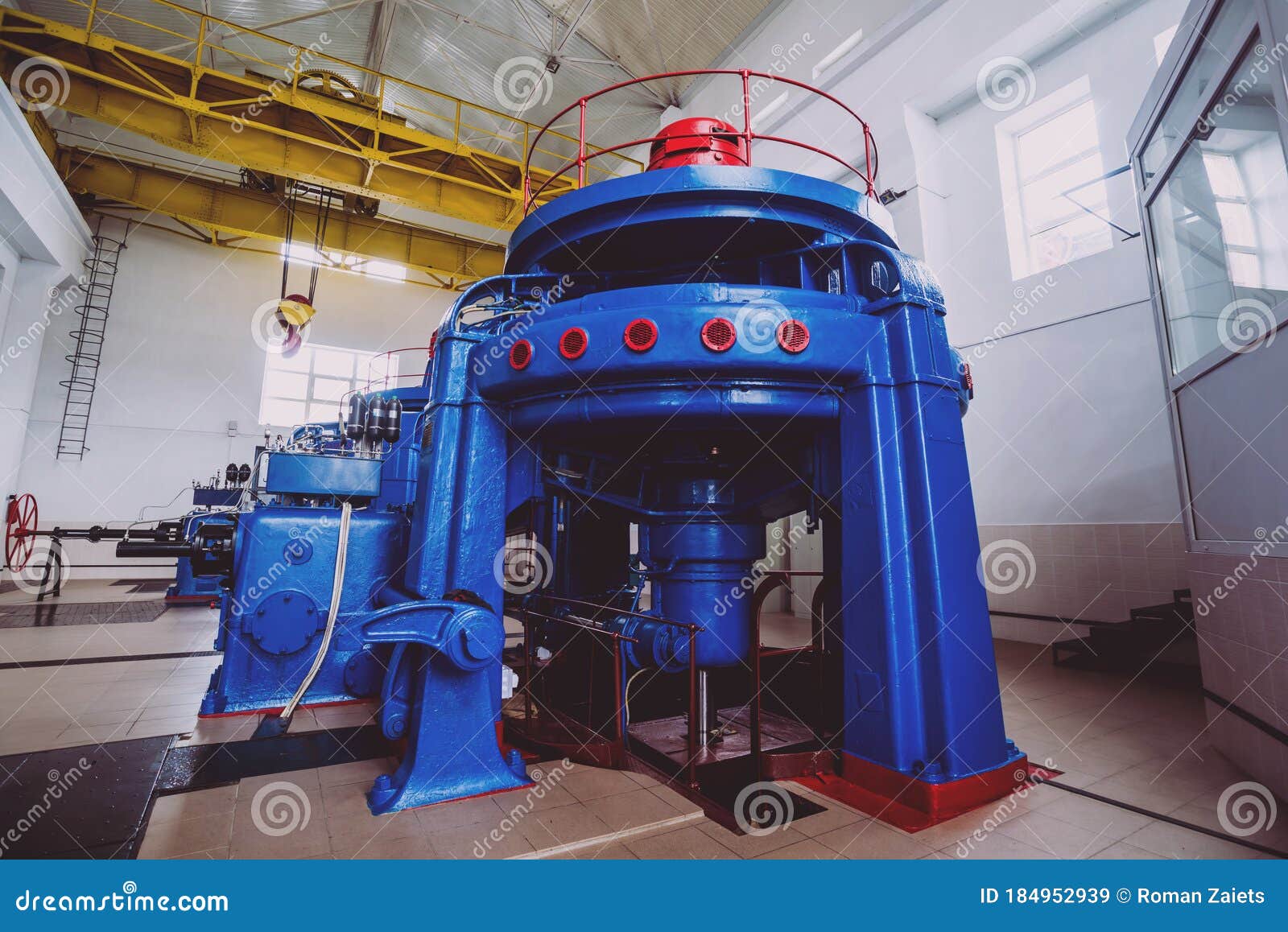 Realmente Inconsistente trimestre Generadores De Turbinas. Central Hidroeléctrica. Fondo Eléctrico. Imagen de  archivo - Imagen de azul, acero: 184952939