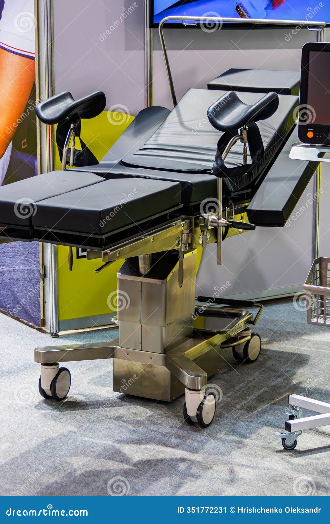 an obstetric mechanical hydraulic operating table ed to provide comfort