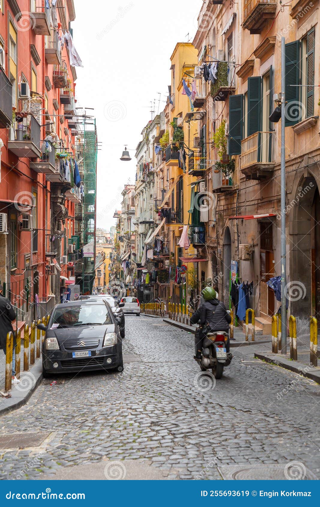 Generic Street View In The Spanish Quarter I Quartieri Spagnoli In