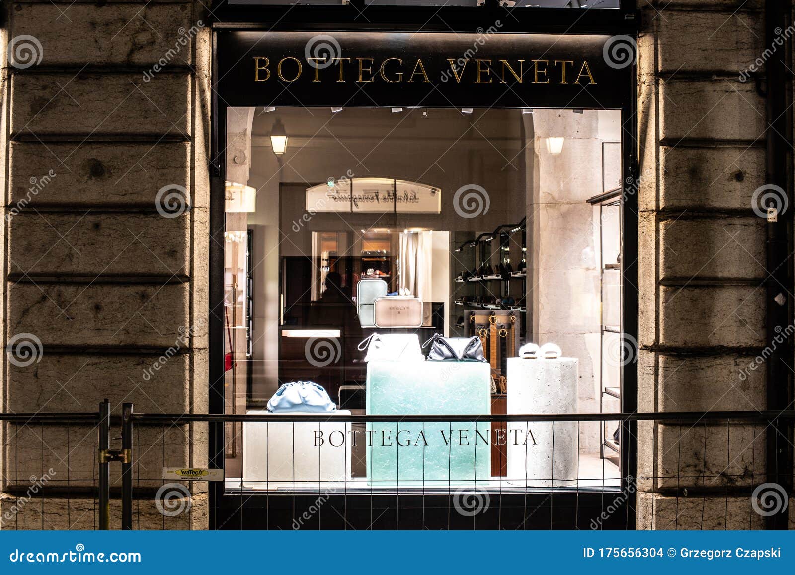 Bottega Veneta Fashion Store, Window Shop, Bags, Clothes and Shoes