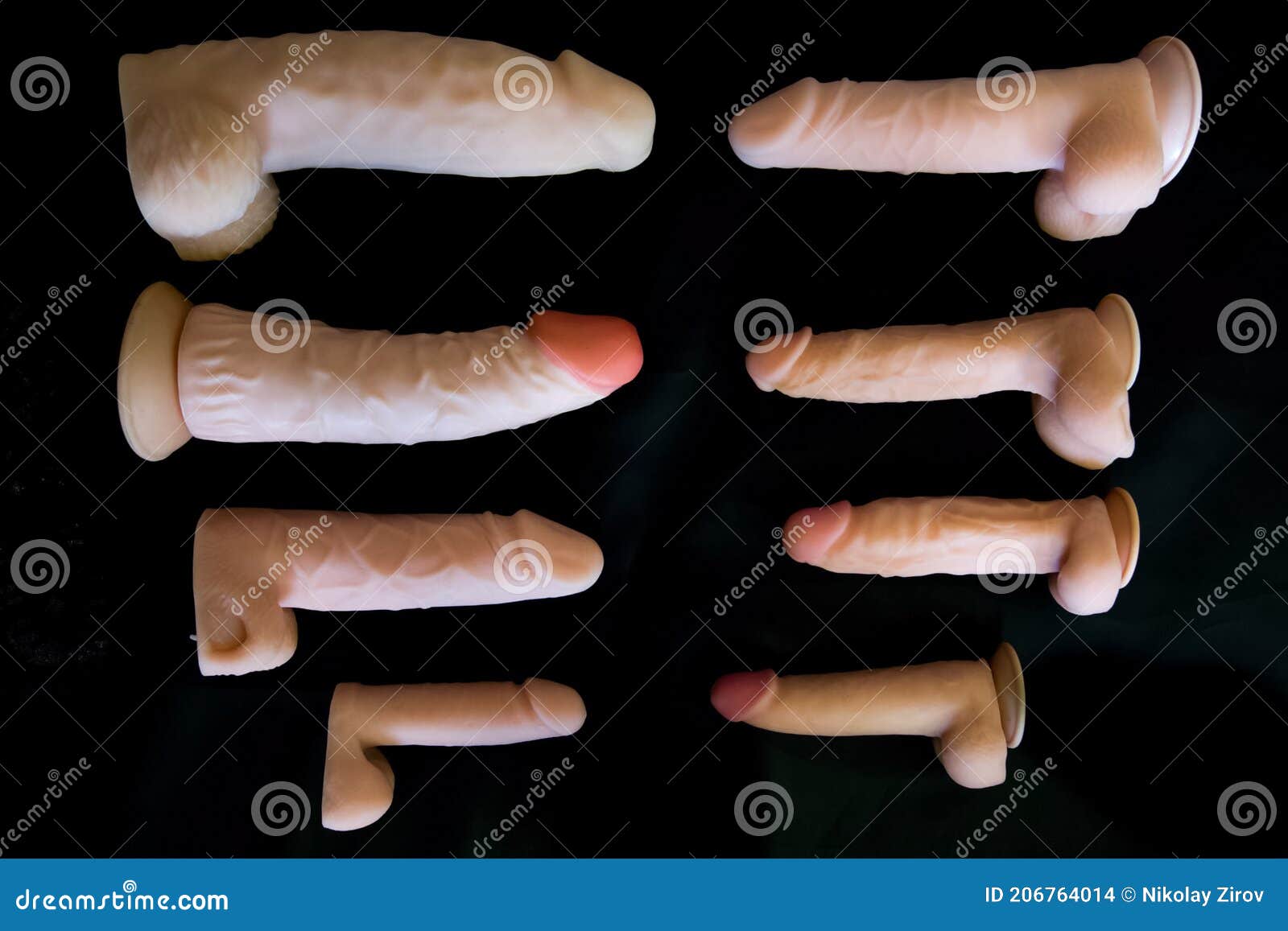 Genitali Maschili Di Gomma Su Fondo Nero. Pene Sessuale Fotografia Stock -  Immagine di orgasmo, spina: 206764014