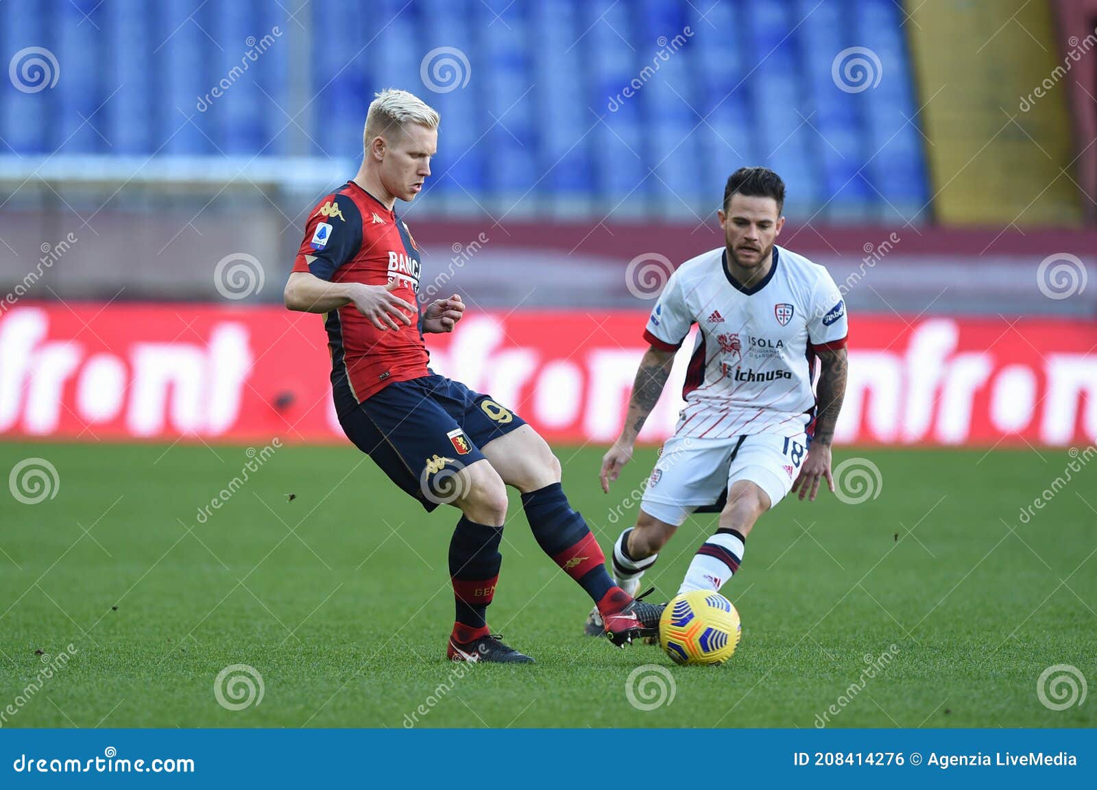 Genoa Cfc Vs Cagliari Calcio Foto Editorial - Imagem de objetivo