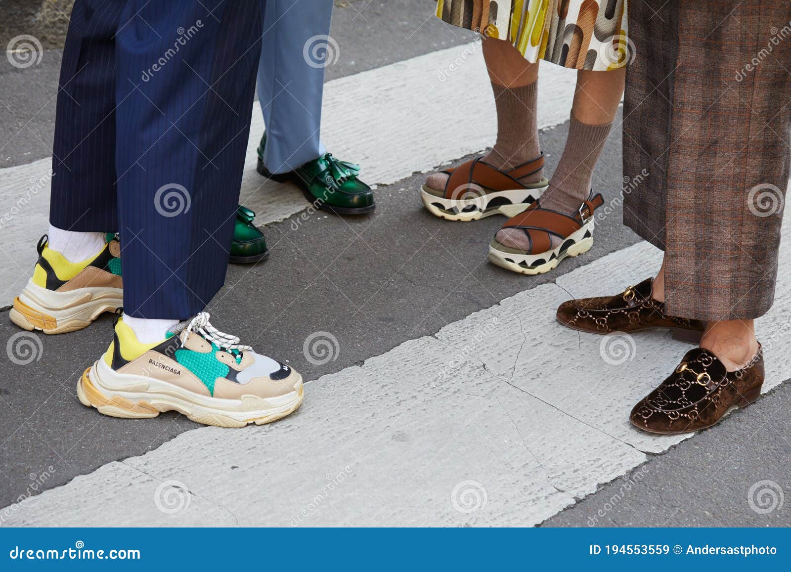 Con Gucci Balenciaga Y Zapatos De Moda Antes De Marni Desfile Milán Semana De Moda De Calle Sobre Imagen de archivo editorial - Imagen de semana, pantalones: 194553559