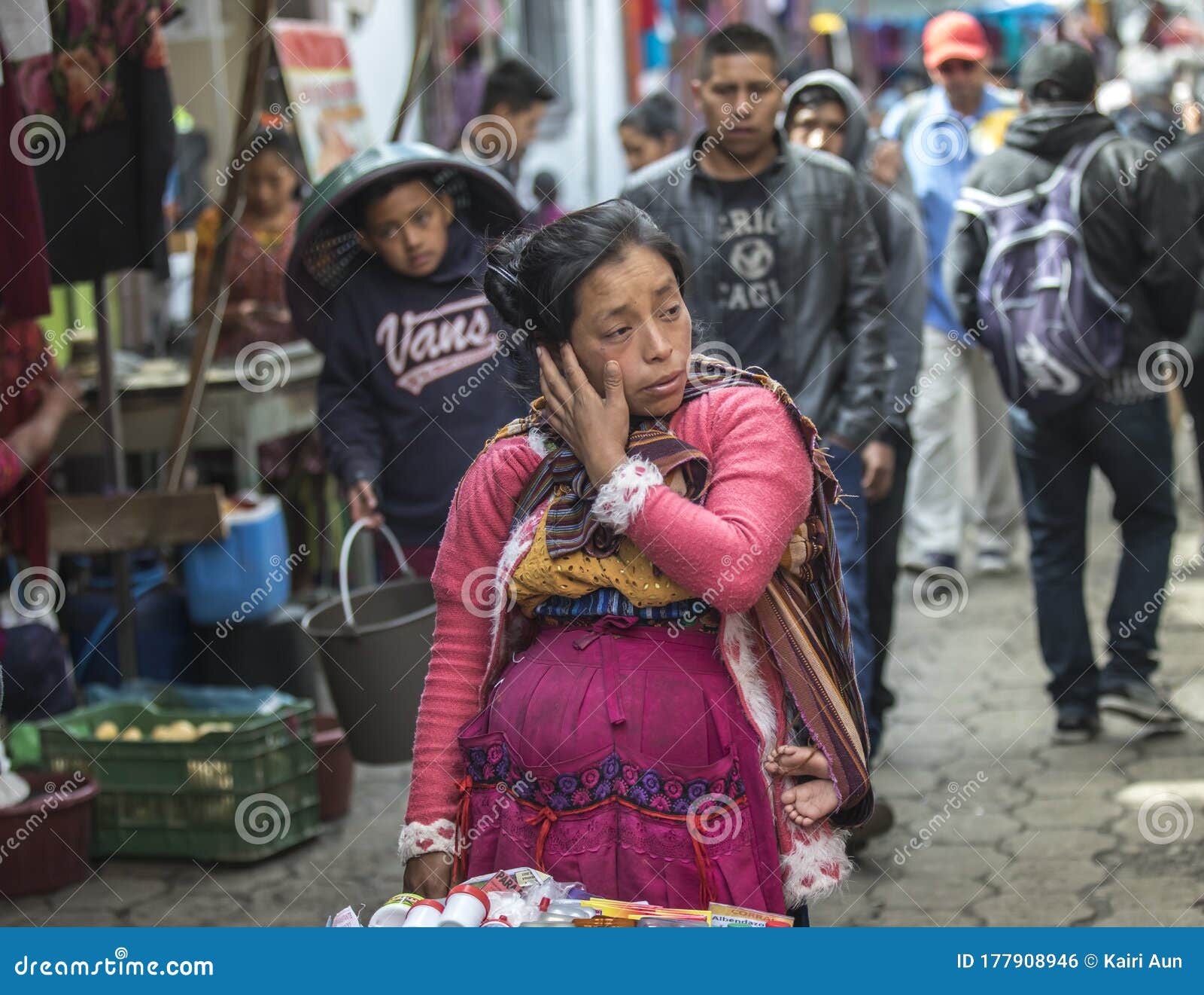 Gente En El Mercado De Chichicastenango Foto editorial - Imagen de