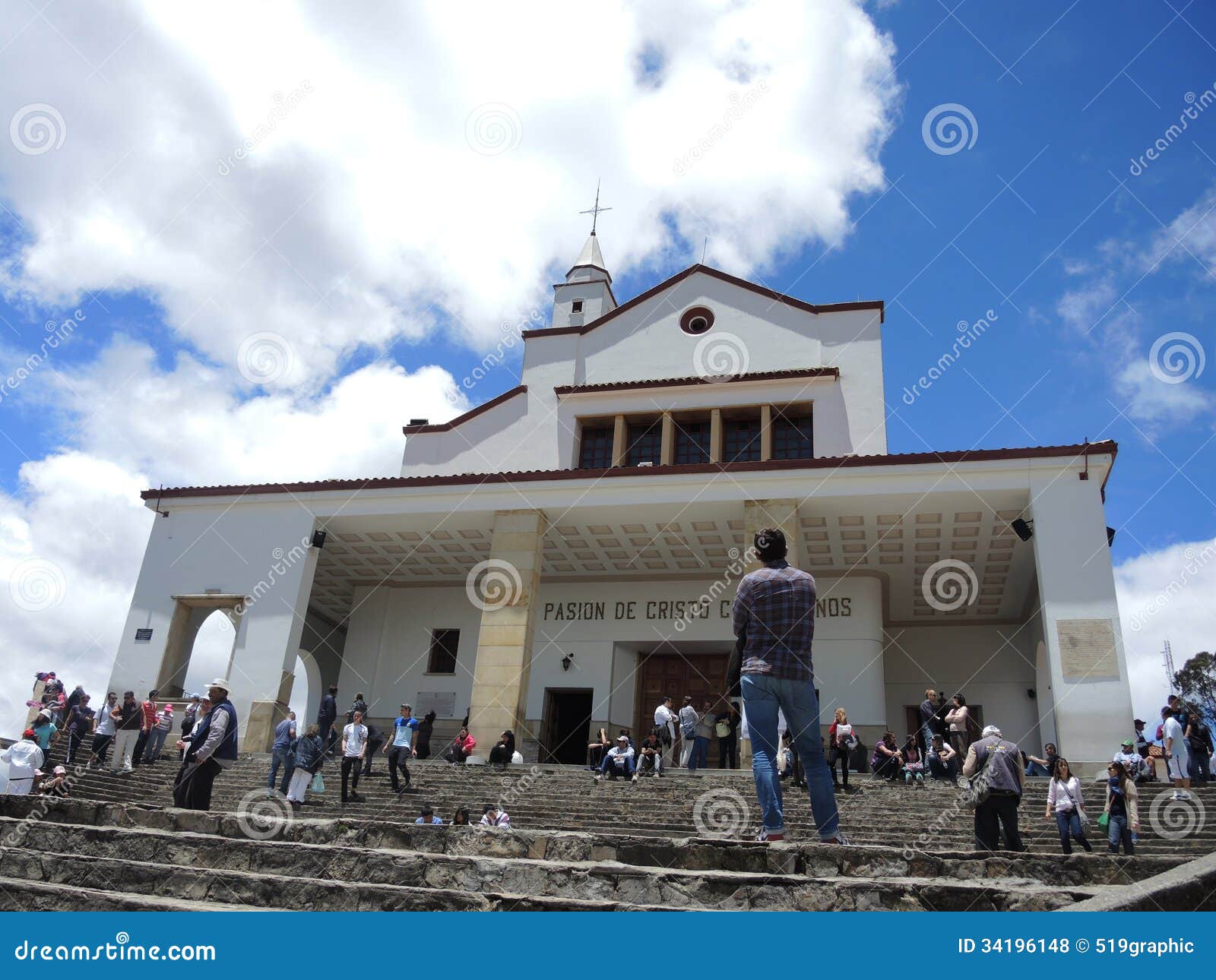 Gente En La Iglesia De La Montaña De Monserrate. Foto de archivo editorial - Imagen de alarma, iglesia: 34196148 Gente En La Iglesia De La Montaña De Monserrate. Foto de archivo editorial - Imagen de alarma, iglesia: 34196148