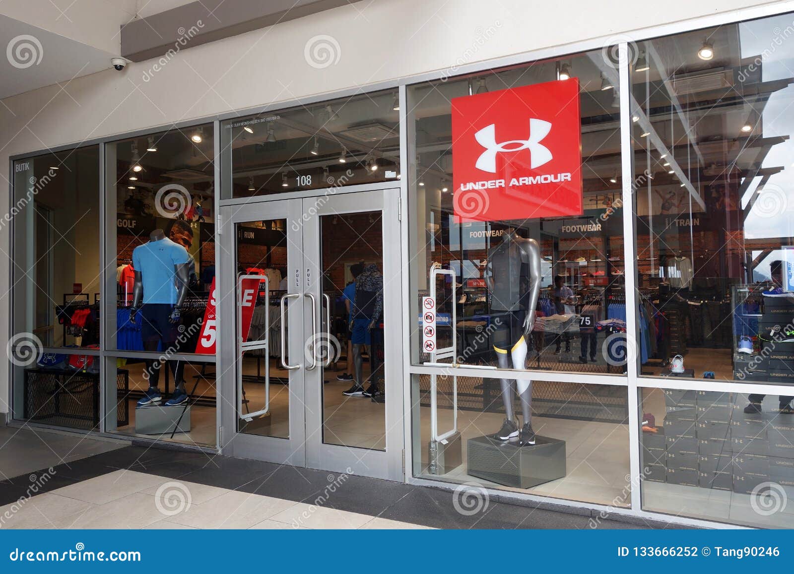 terraza Independiente amplio Under Armour Store in Genting Highlands, Malaysia Editorial Photography -  Image of luxury, highlands: 133666252