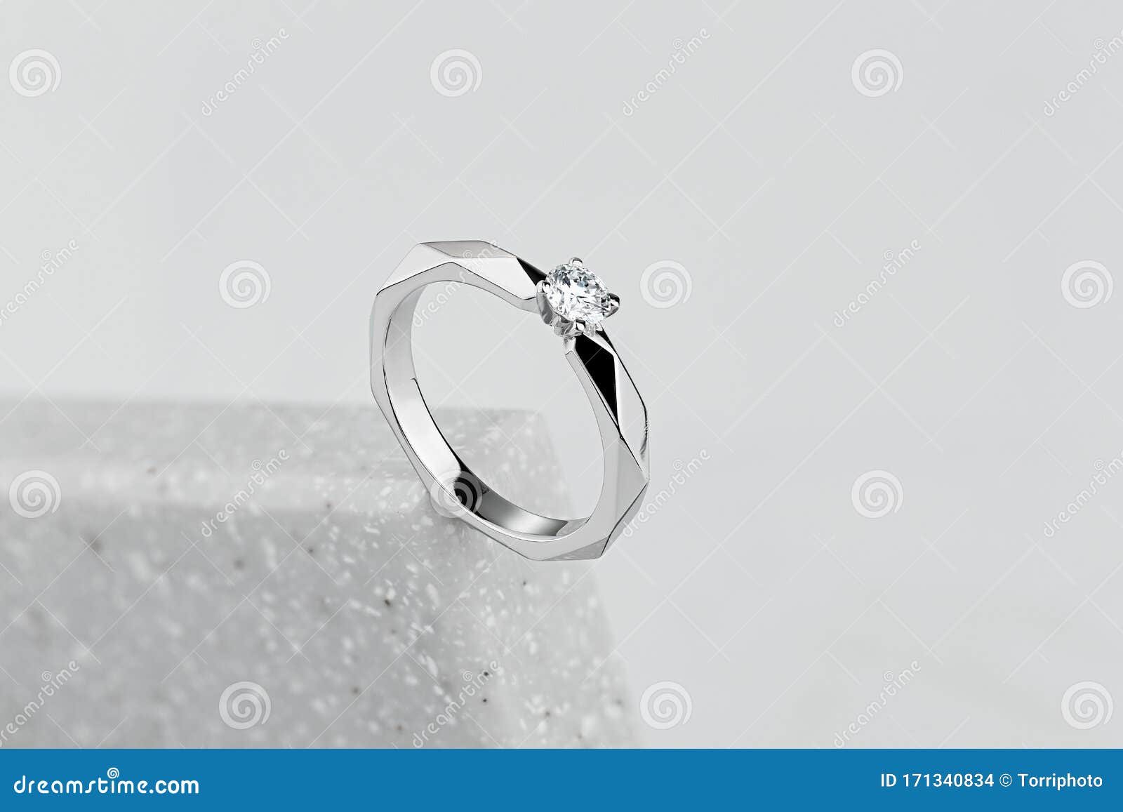 Geometric Diamond Wedding Ring Stock Photo - Image of gray, abstract:  171340834