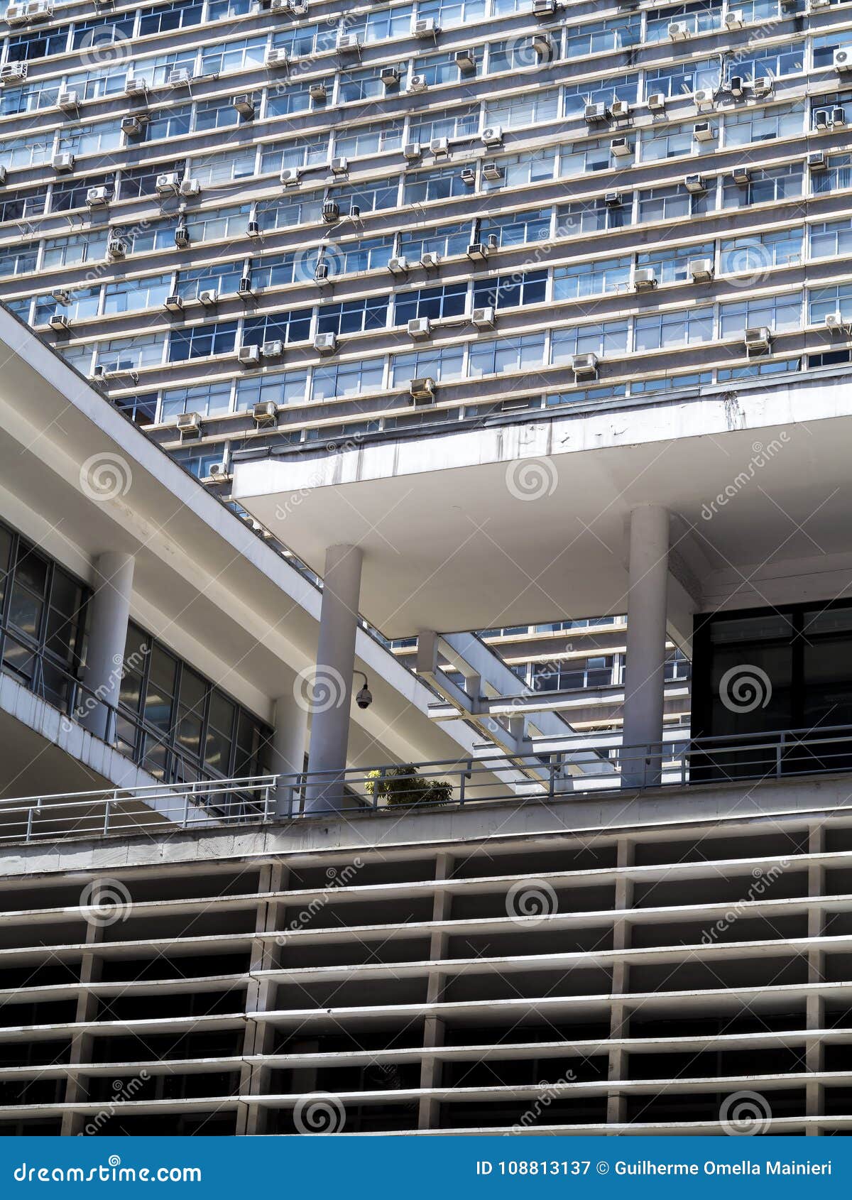 geometric facade of the conjunto nacional building on the paulista avenue