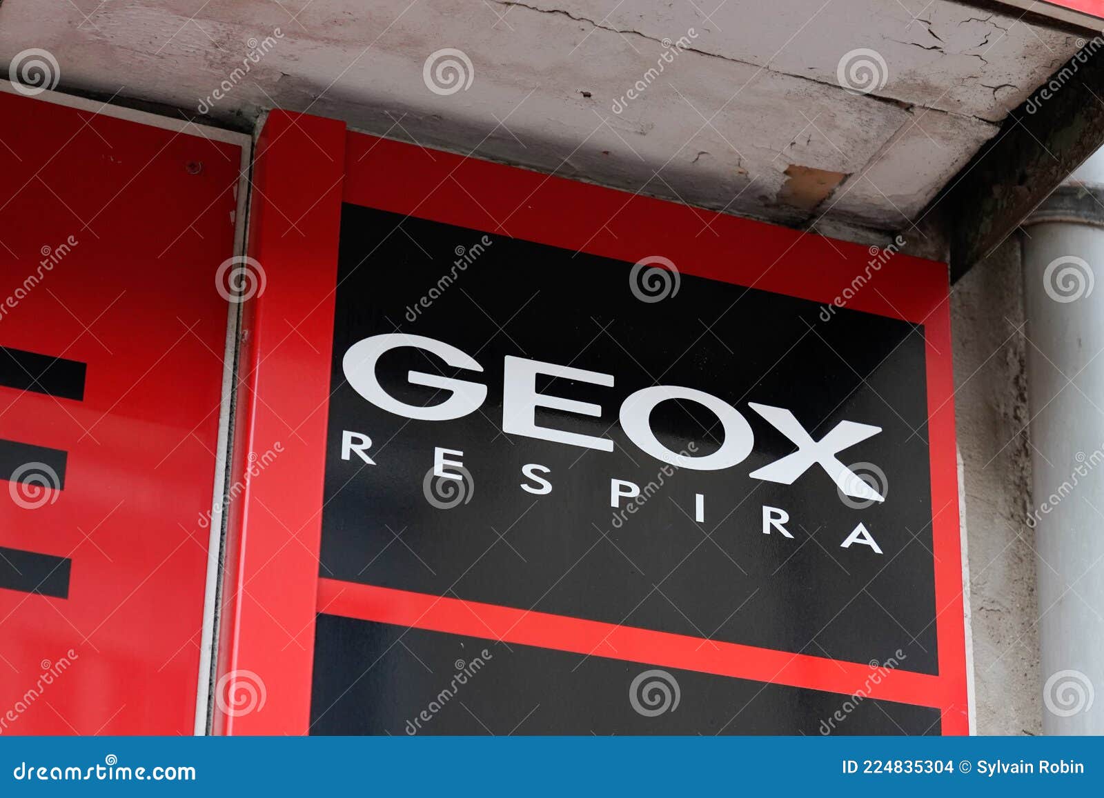 Geox Respira Marca Texto Y Logotipo Marca De Zapatos De Calzado Imagen de editorial - Imagen de edificio: 224835304