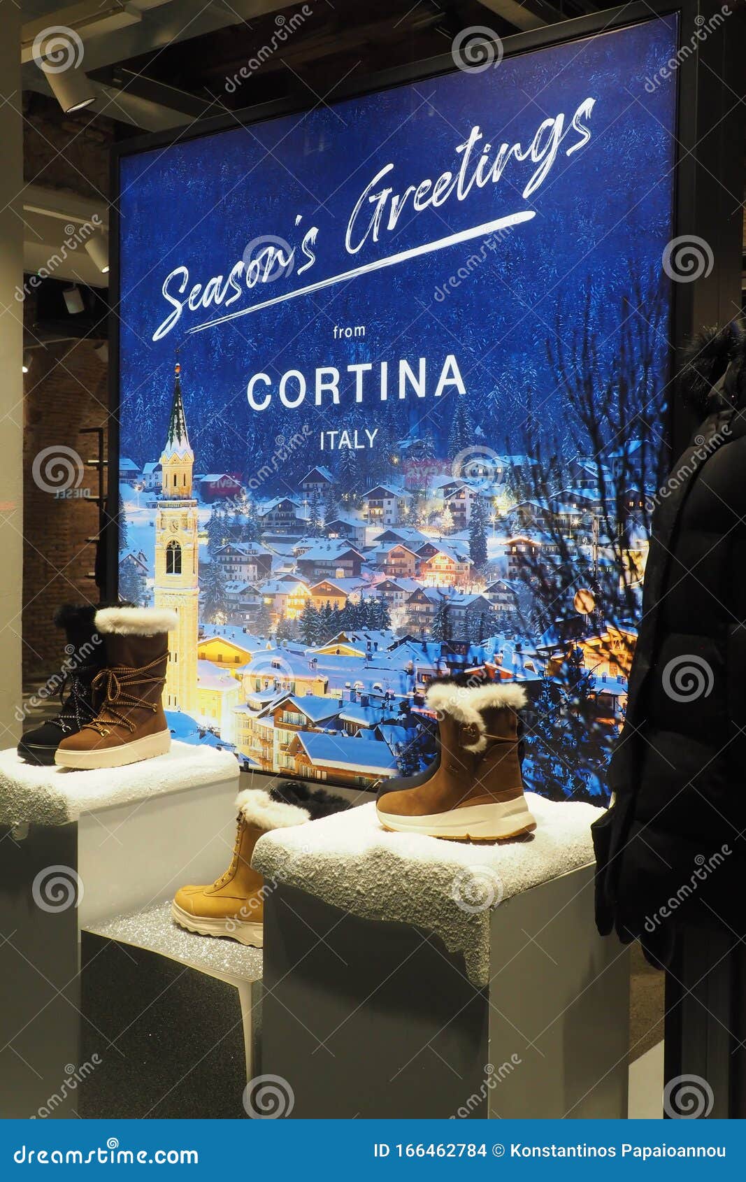 Molestia declarar Sin aliento Geox Shoe Wear in Rome, Italy Editorial Stock Image - Image of retail,  display: 166462784