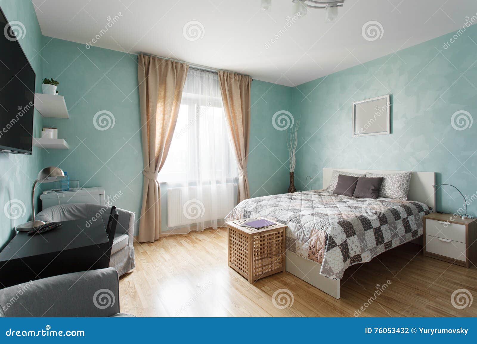 Geraumiges Schlafzimmer In Der Blauen Farbe Stockfoto Bild