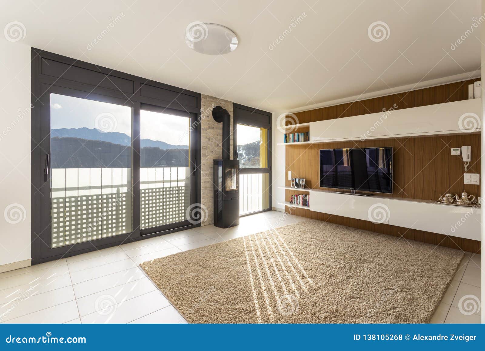 Geraumiges Und Helles Modernes Wohnzimmer Stockfoto Bild Von Geoffnet Architektur 138105268