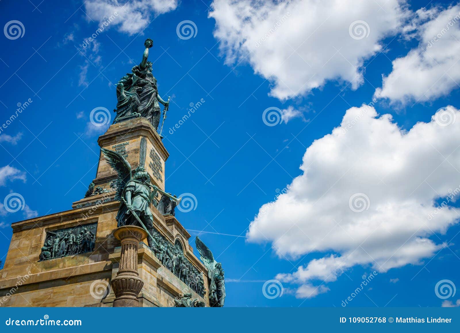 the germania statue at the niederwalddenkmal above rÃÂ¼desheim am