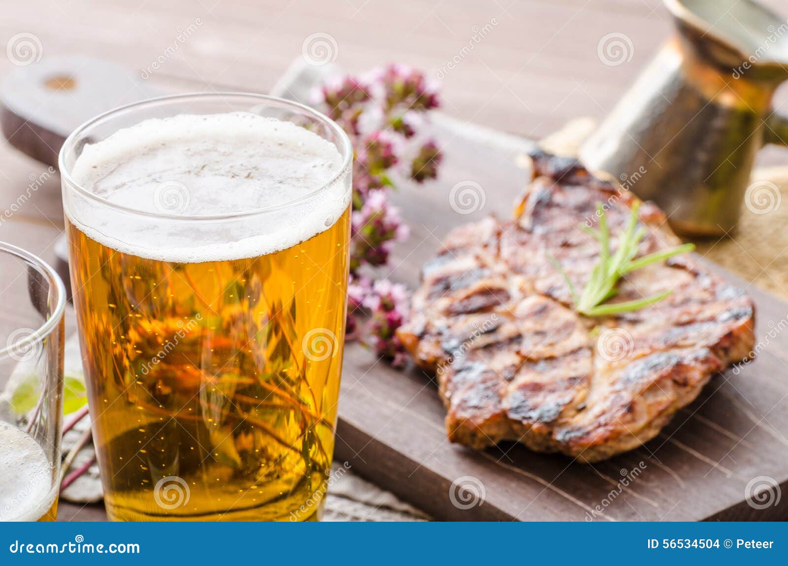 Geroosterd Varkensvleesvlees Met Bier Stock Foto Image of kruiden