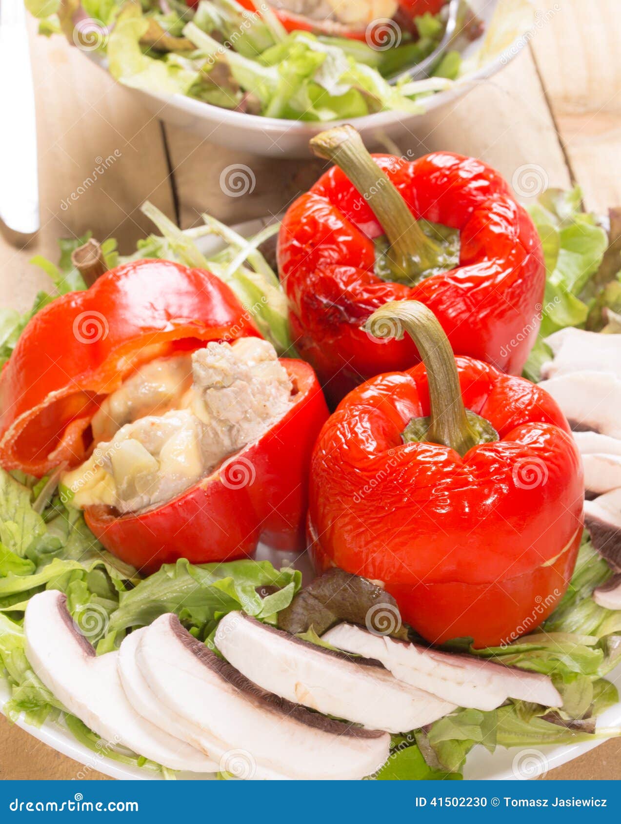 Geroosterde Gevulde Rode Groene Paprika Stock Foto Image of vers