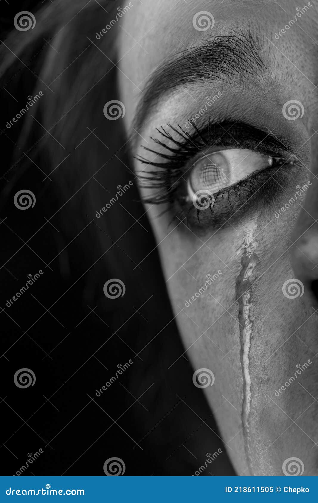 Gesicht Einer Weinenden Frau Mit Tranen Nahaufnahme Schwarz Weiss Stockbild Bild Von Menschlich Schwarzes 218611505