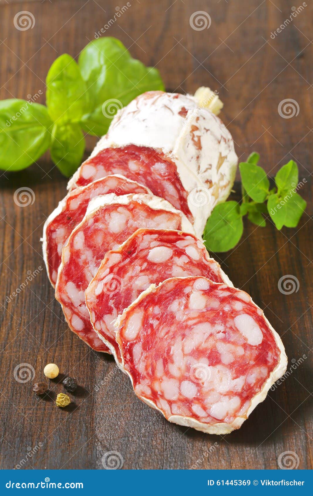 Gesneden Franse salami stock afbeelding. Image of voedsel 61445369