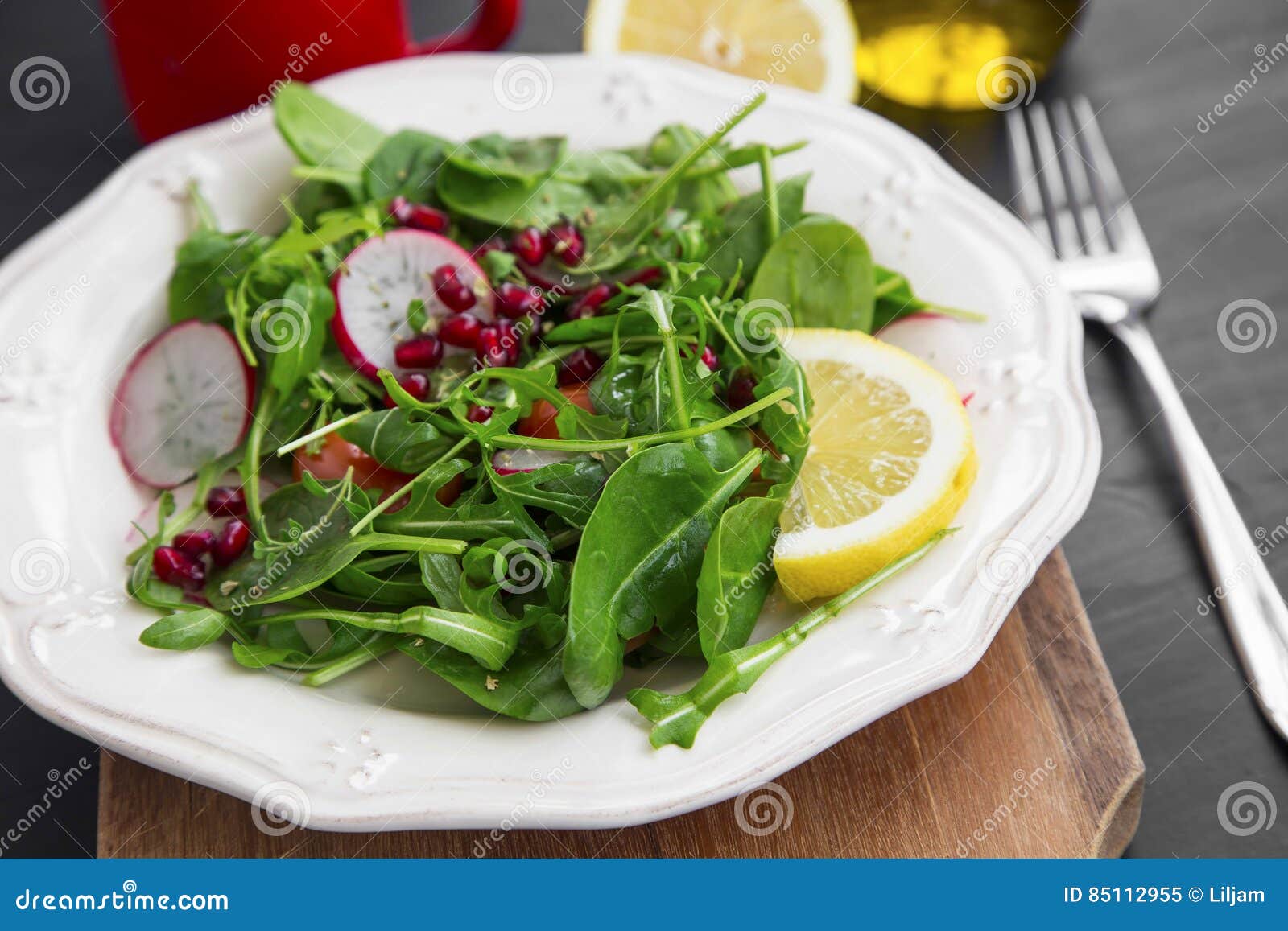 Gesunder Salat Mit Baby Spinat Granatapfel Und Rucola Wurzte Stockbild Bild Von Granatapfel Gesunder