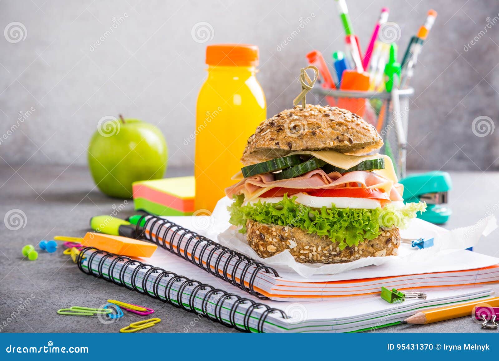 Wonderlijk Gezonde Lunch Voor School Met Sandwich Stock Foto - Afbeelding MN-51