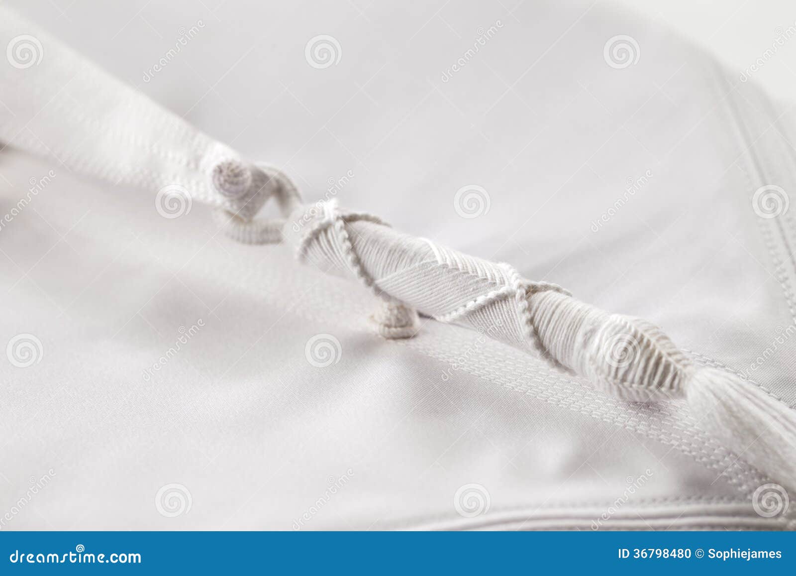 the ghutrah also known as the keffiyeh is the name given to the arabic scarf-like headdress
