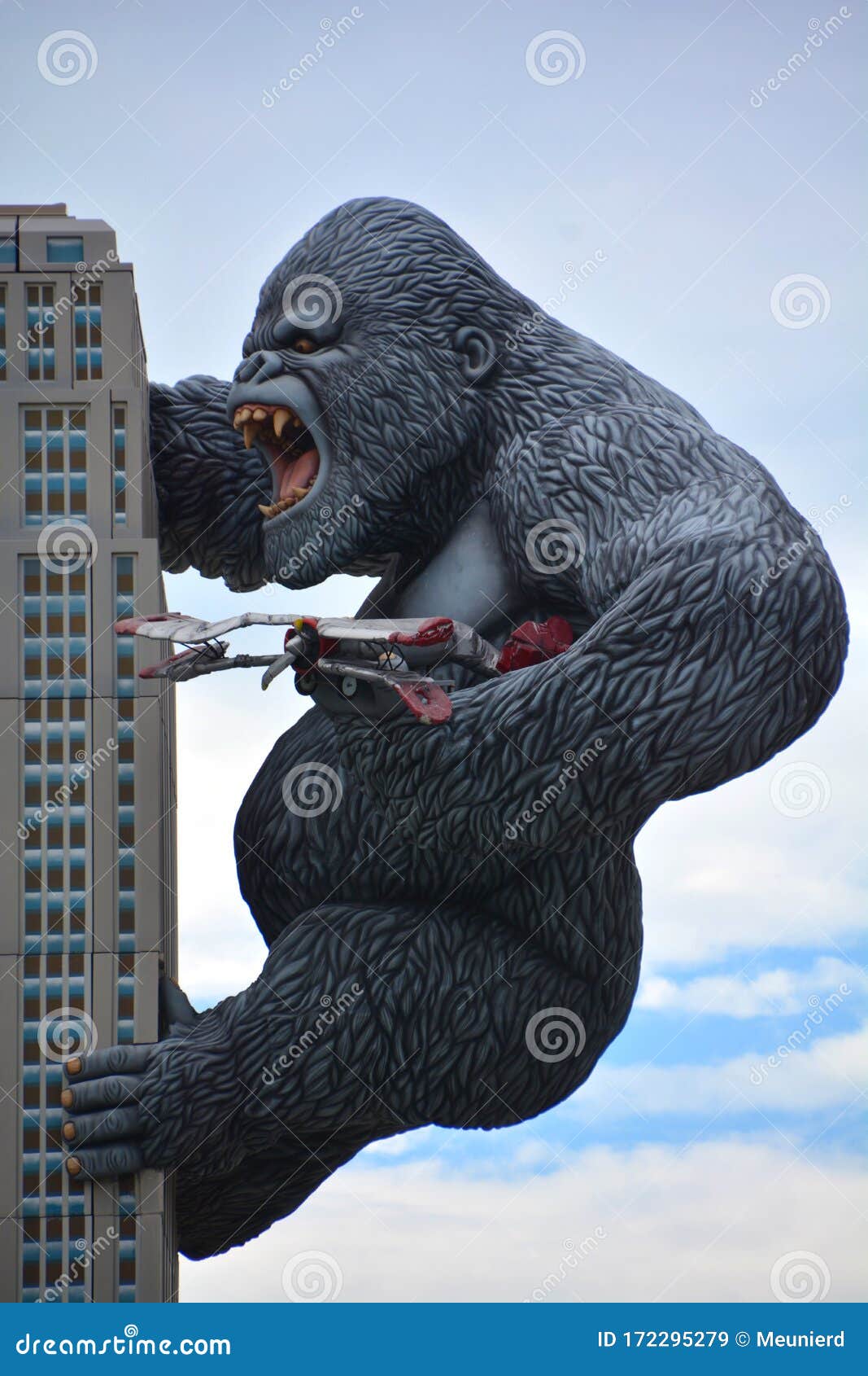 Giant King Kong on Empire State Building Editorial Stock Image - Image of  celebrity, famous: 172295279
