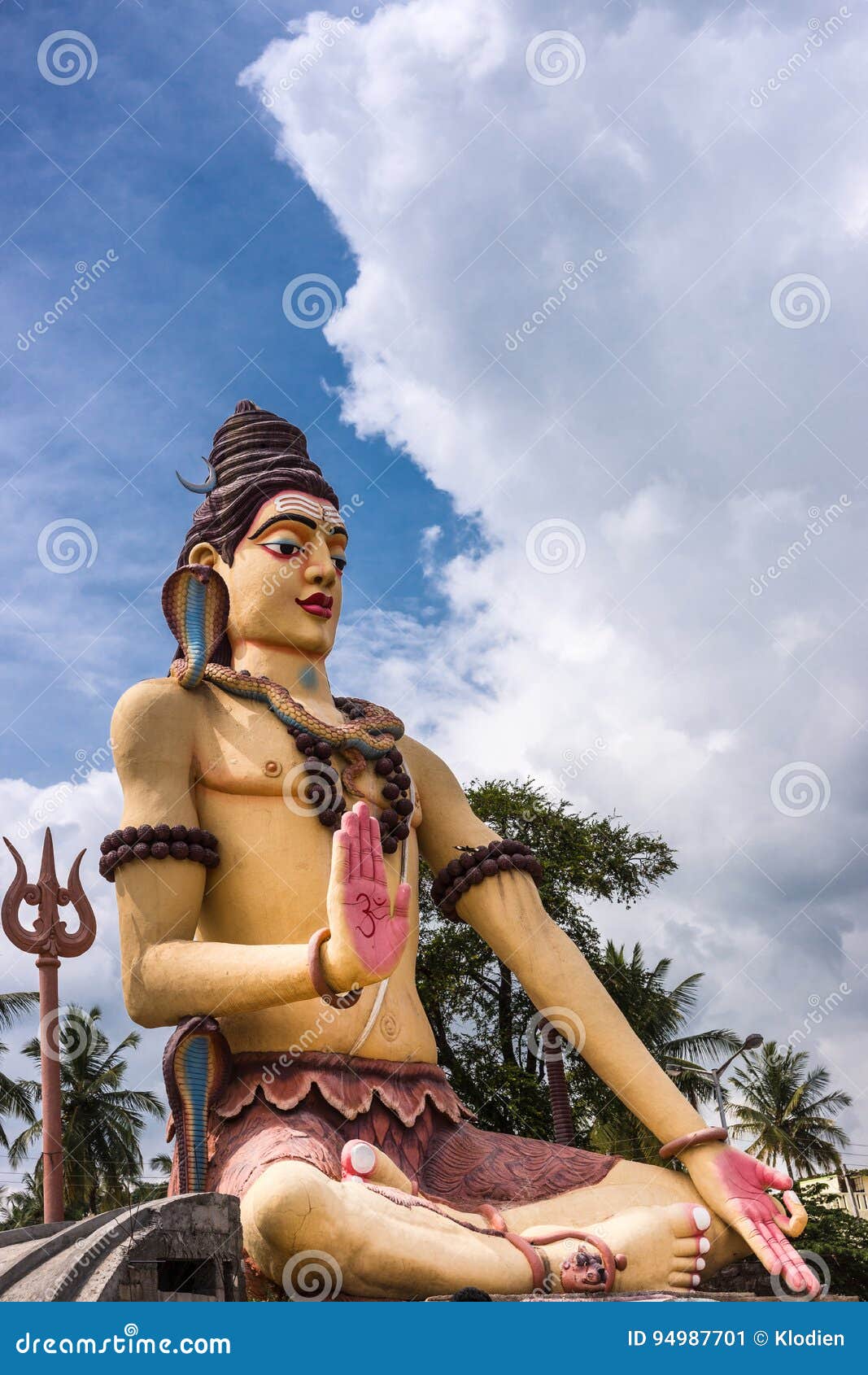 Giant Lord Shiva Statue Off Srikanteshwara Temple in Ganjangud ...