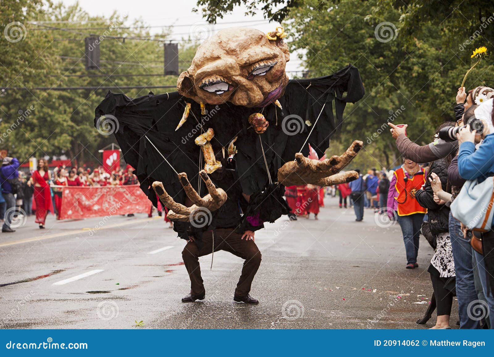 Giant Puppet editorial photography. Image of people, puppet 20914062