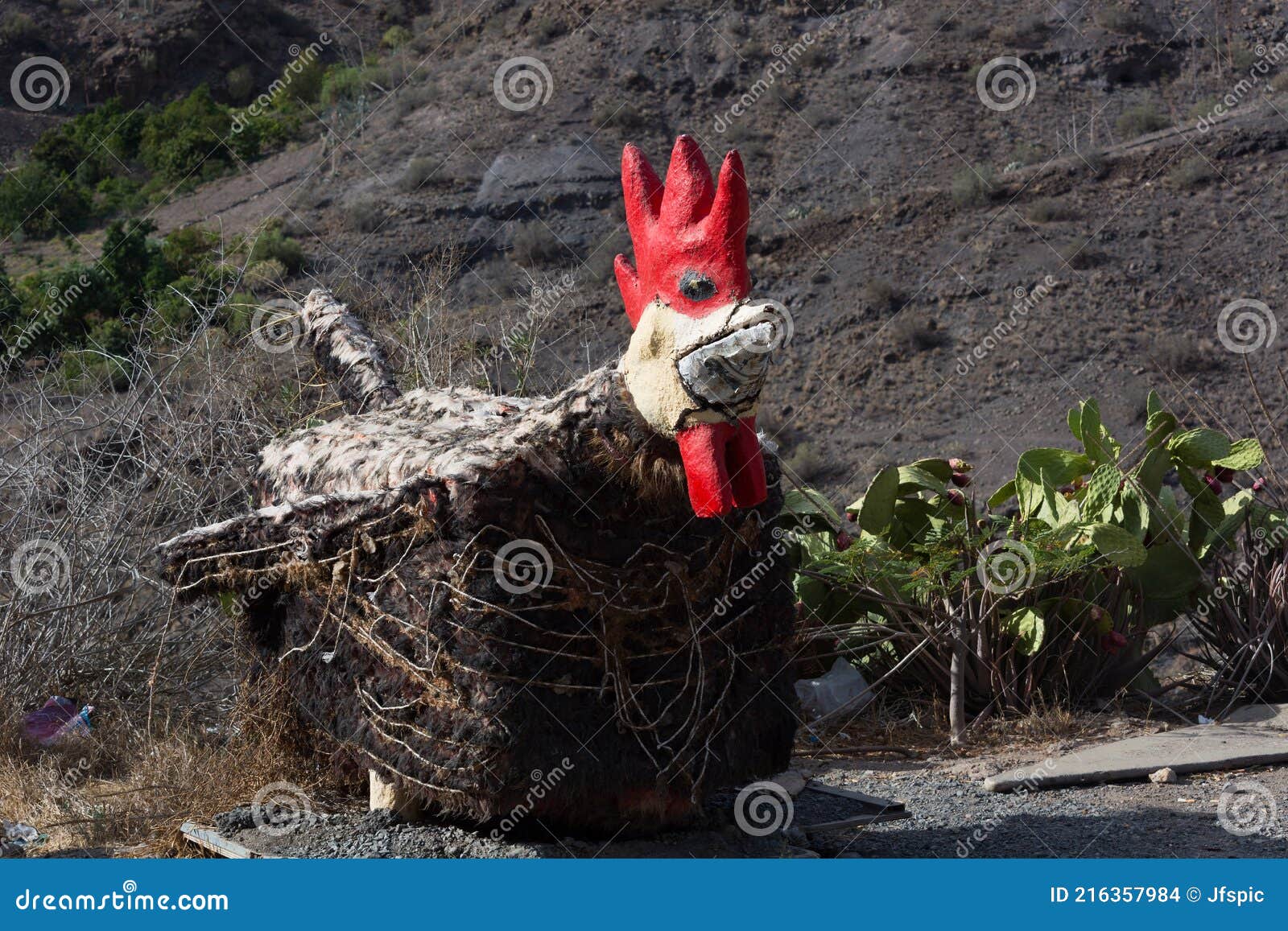 giant rooster in the garden