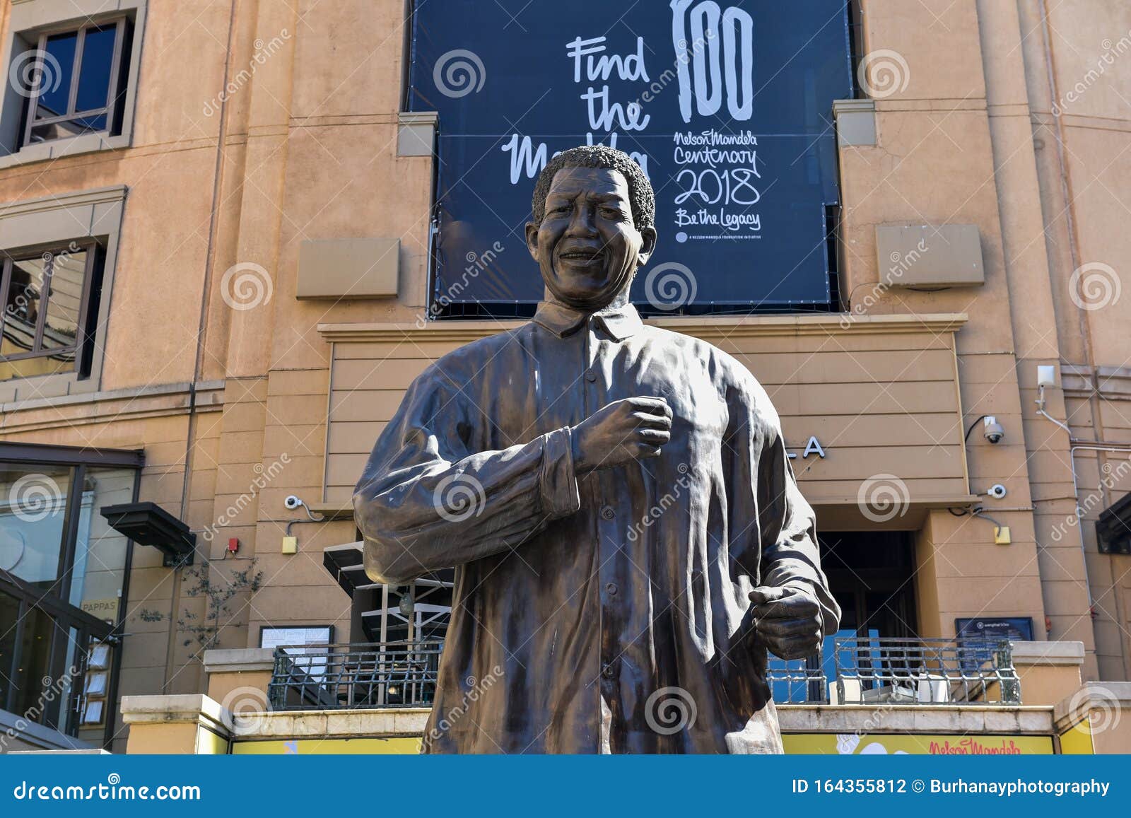Giant Sculpture of Nelson Mandela Sculpture , South Africa Editorial ...