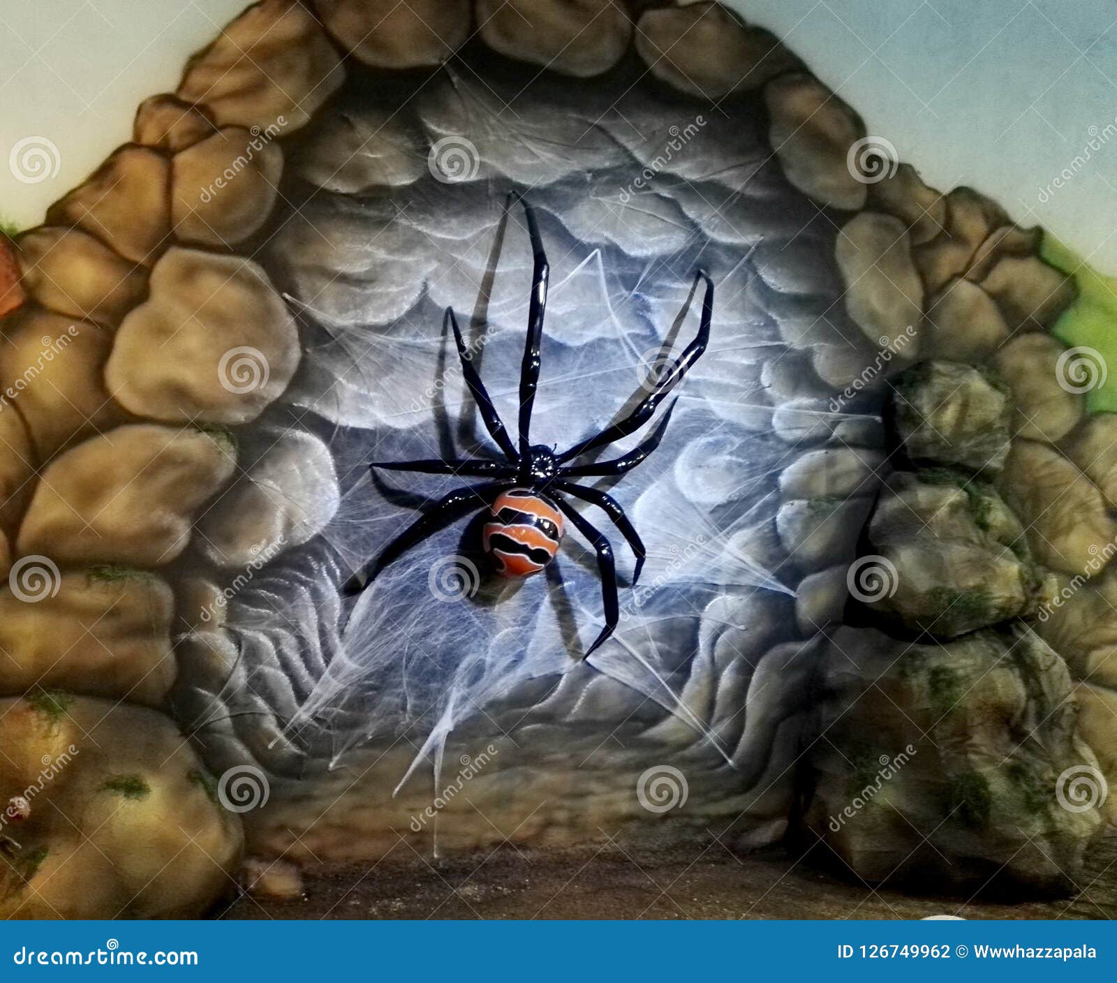 giant spider sculpture in the park jaime duque