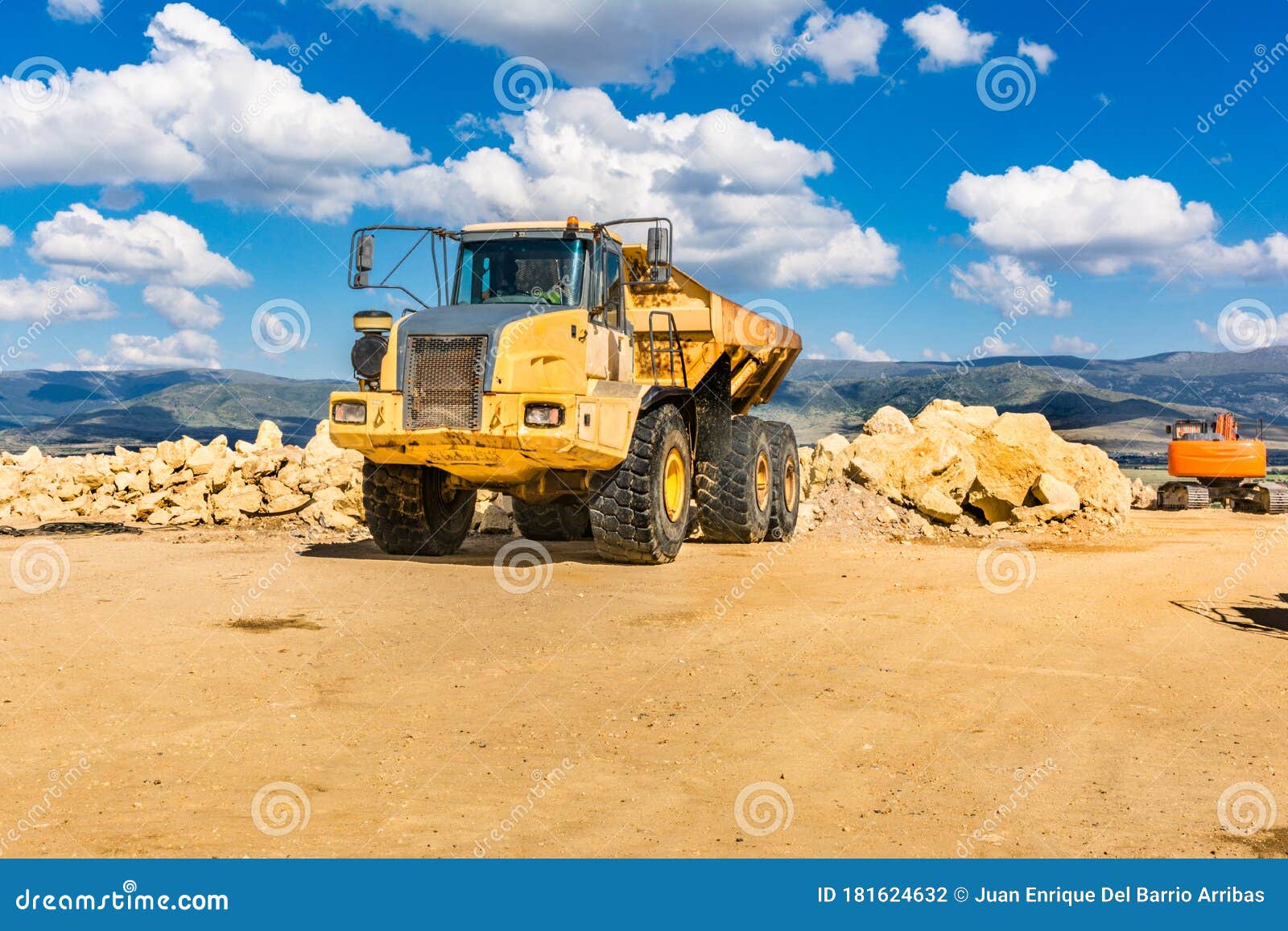 giant-truck-mine-quarry-to-transport-large-loads-181624632.jpg