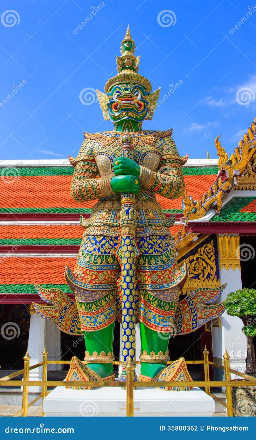 giant of wat phra kaew, bangkok thailand.