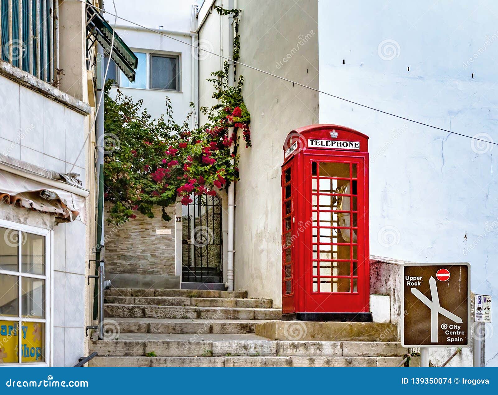 sendt udrydde helikopter Street of Gibraltar. Red Call-box Editorial Stock Image - Image of  background, ocean: 139350074