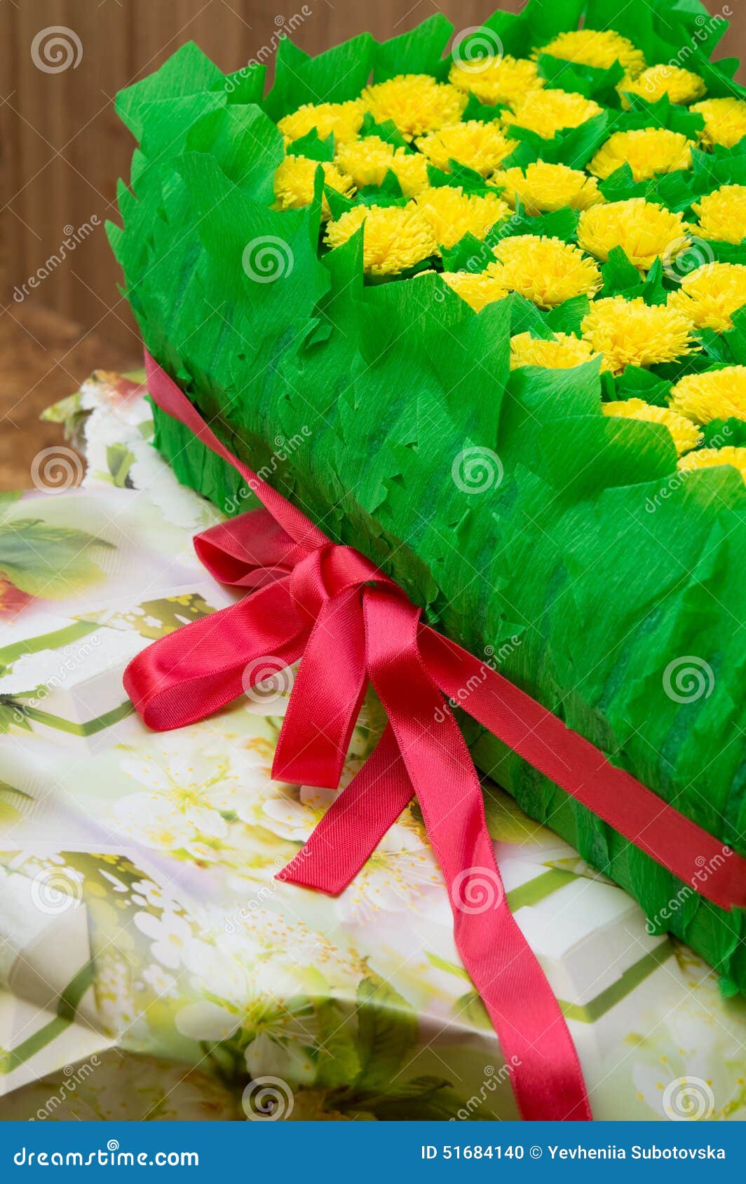Gift Box Dandelions Leaves Stock Photos Free & RoyaltyFree Stock Photos from Dreamstime