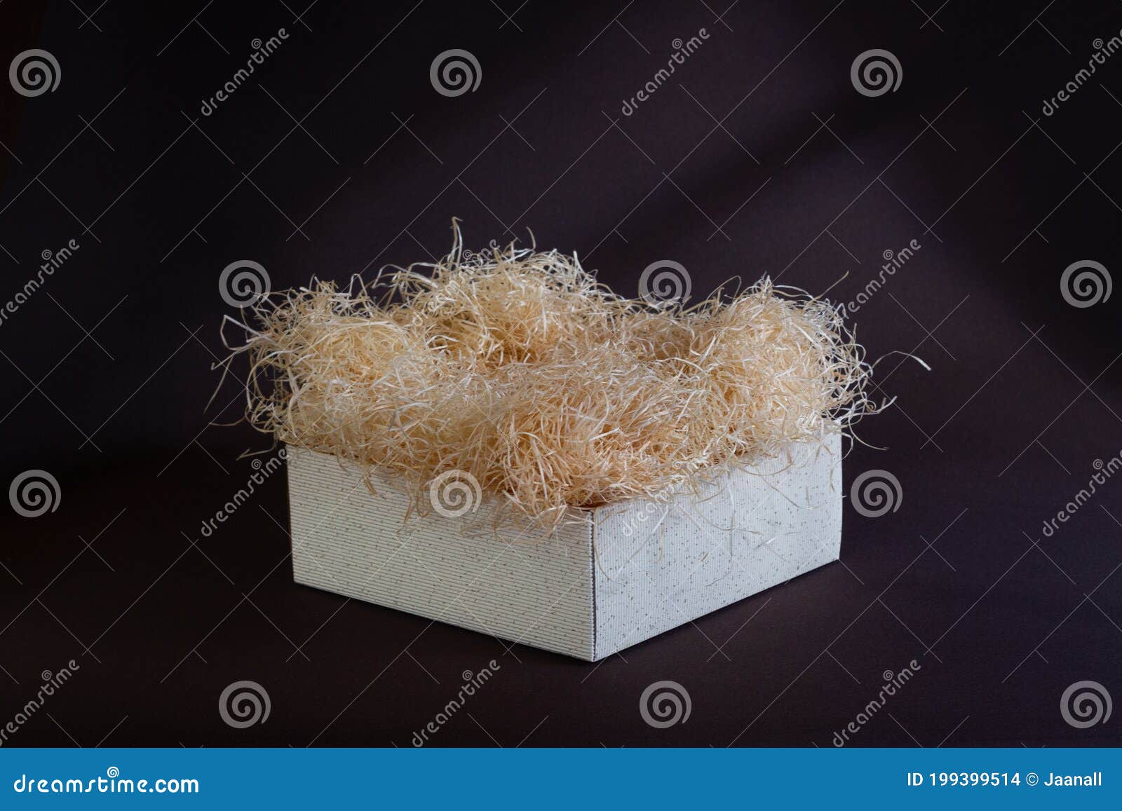 Heerlijk medeleerling Vernederen Gift Box Met Houtwol, Voeg Uw Producten Toe Stock Foto - Image of zwart,  naughty: 199399514