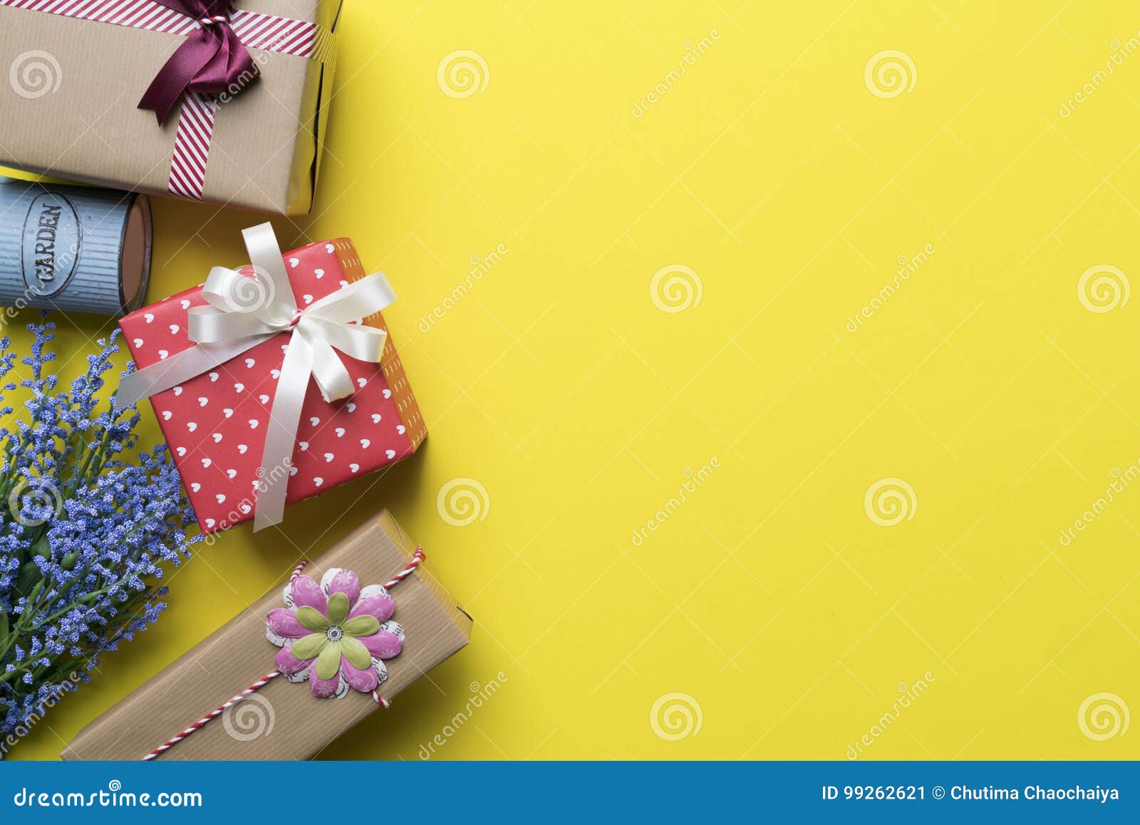 Gift Box and Gift Shopping on Yellow Background Stock Image - Image of  header, colorful: 99262621
