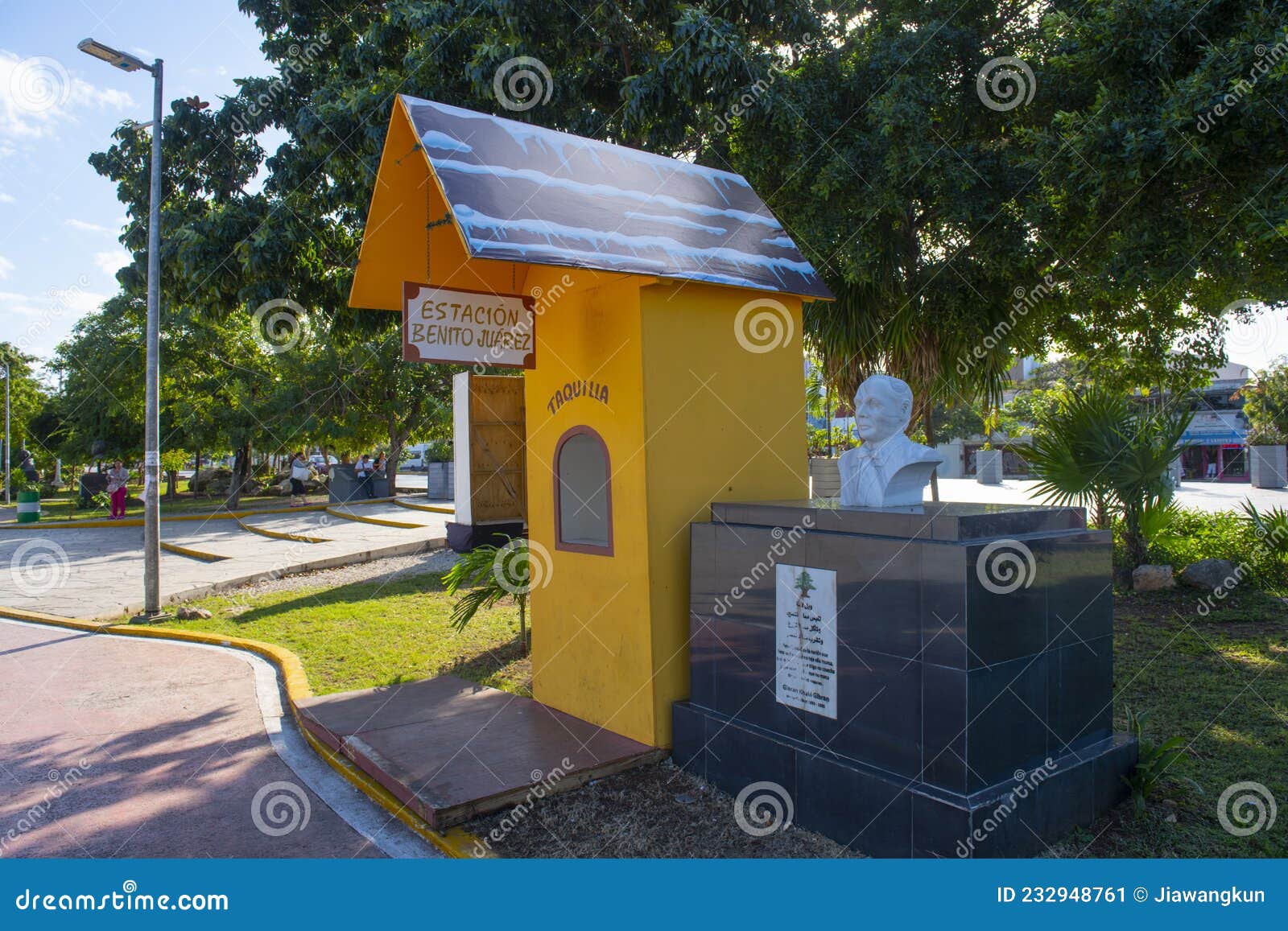 Gilbran Khalil Gibran Estátua Cancun México Foto Editorial Imagem de