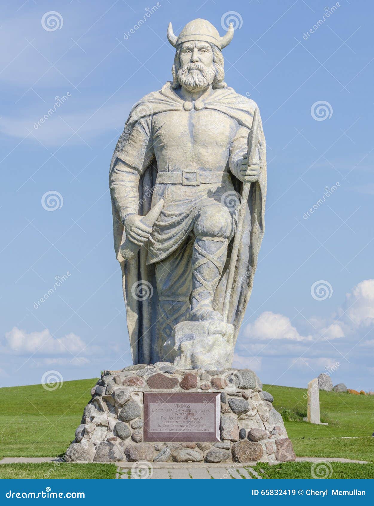 GIMLI MANITOBA, KANADA Juni 20, 2015 Isländska Viking Statue