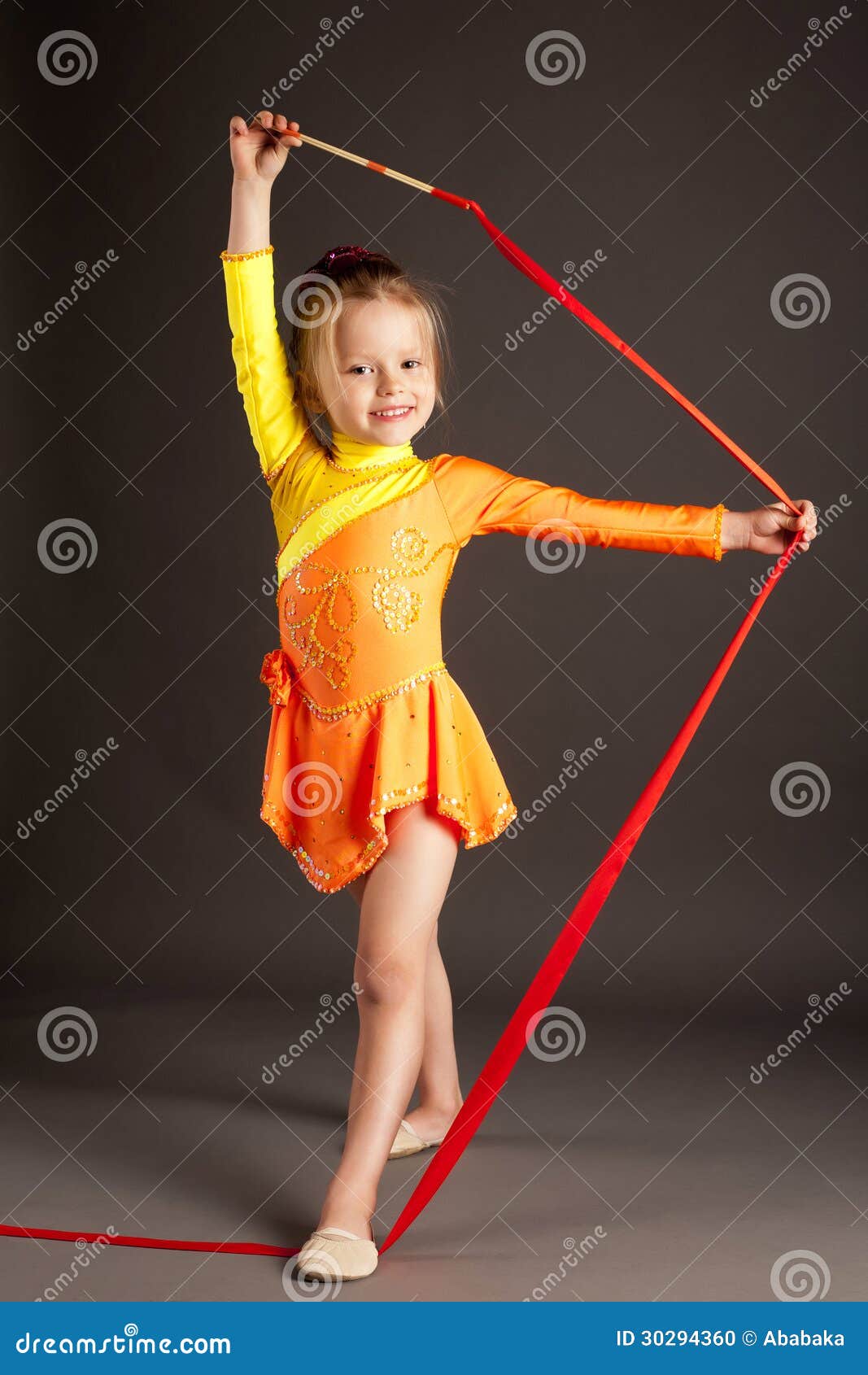 Foto De Stock Gimnasta De Niña Con Cinta., Libre De Derechos