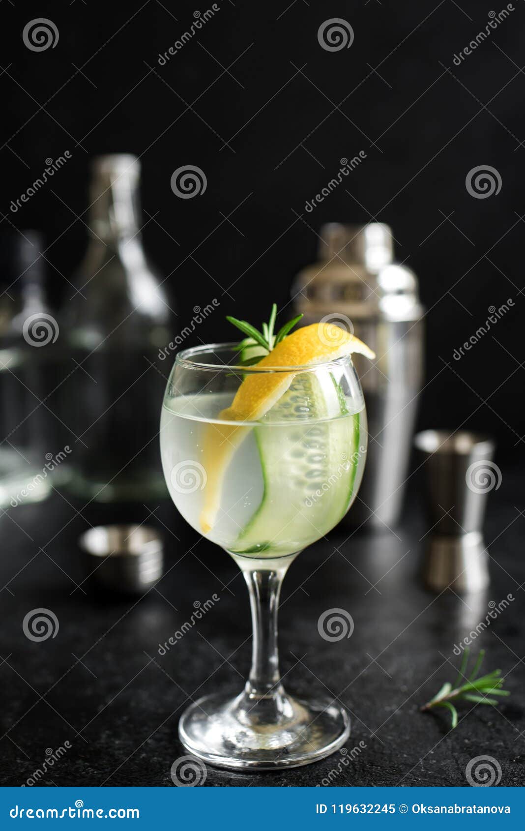 gin fizz cocktail
