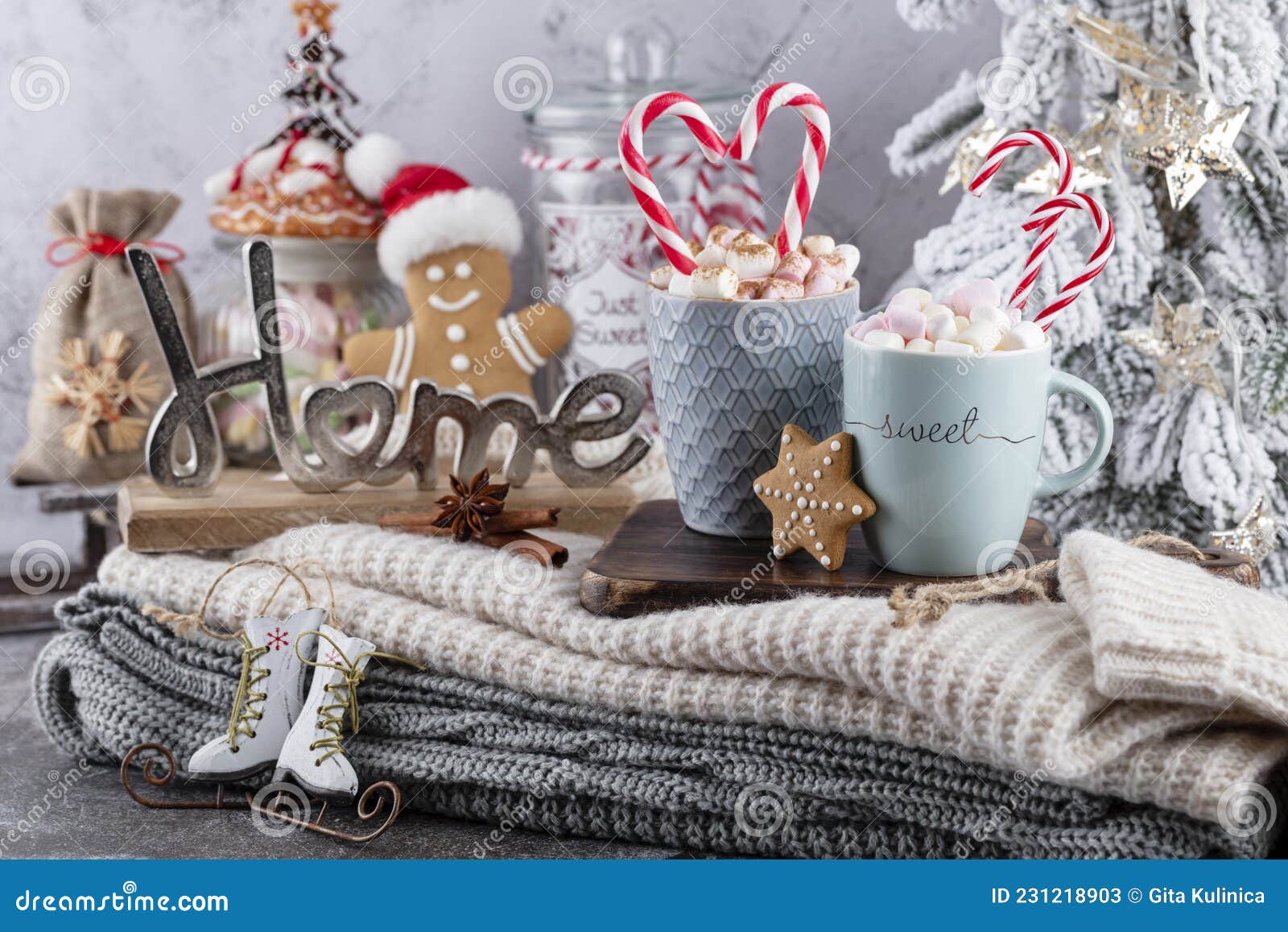 CANDY CANE GINGERBREAD COSY SEASON MUG