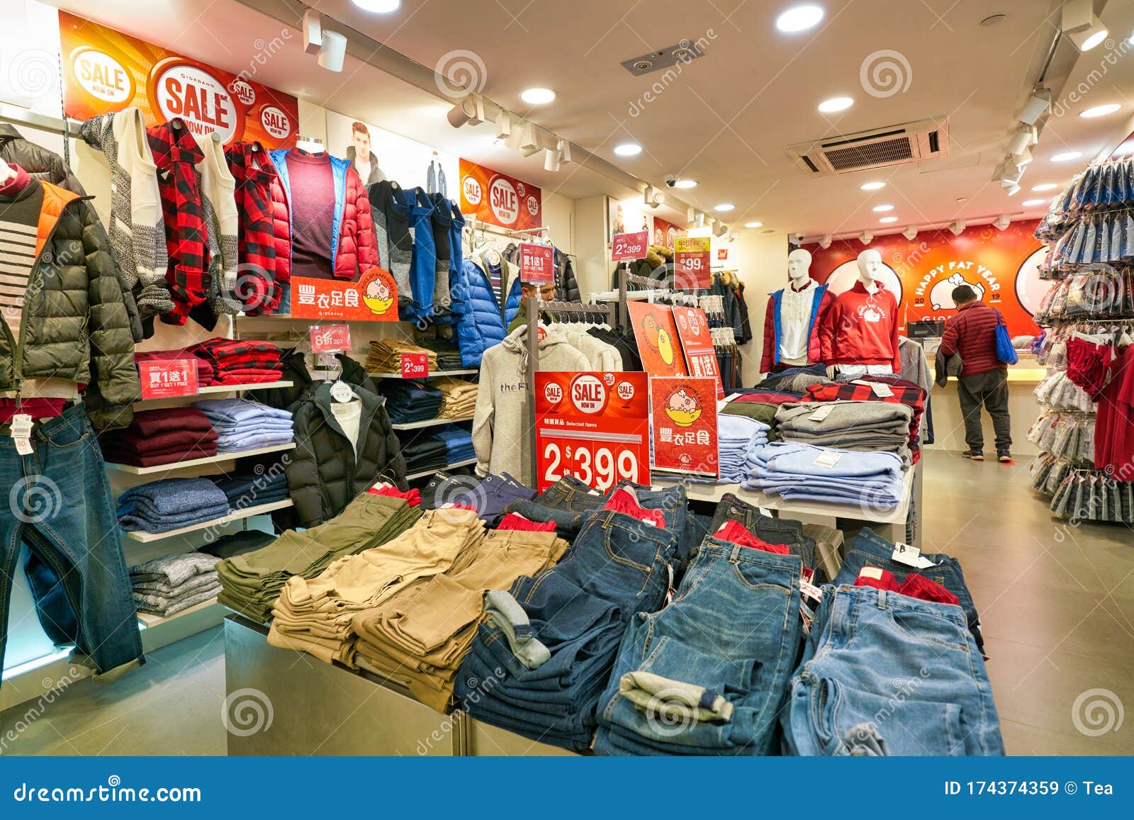 https://thumbs.dreamstime.com/z/giordano-store-hong-kong-january-interior-shot-international-limited-based-retailer-men-s-women-children-apparel-174374359.jpg