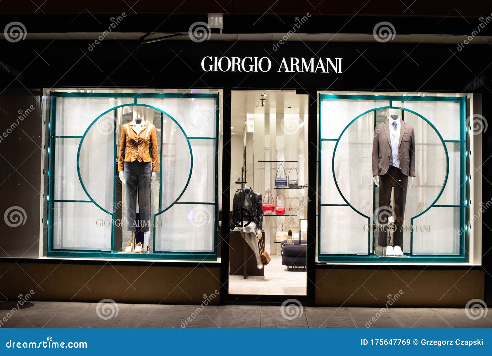 vergelijking morfine Verschrikking Giorgio Armani Fashion Store, Window Shop, Clothes on Display for Sale,  Modern Giorgio Armani Fashion House Editorial Stock Image - Image of  interior, designer: 175647769