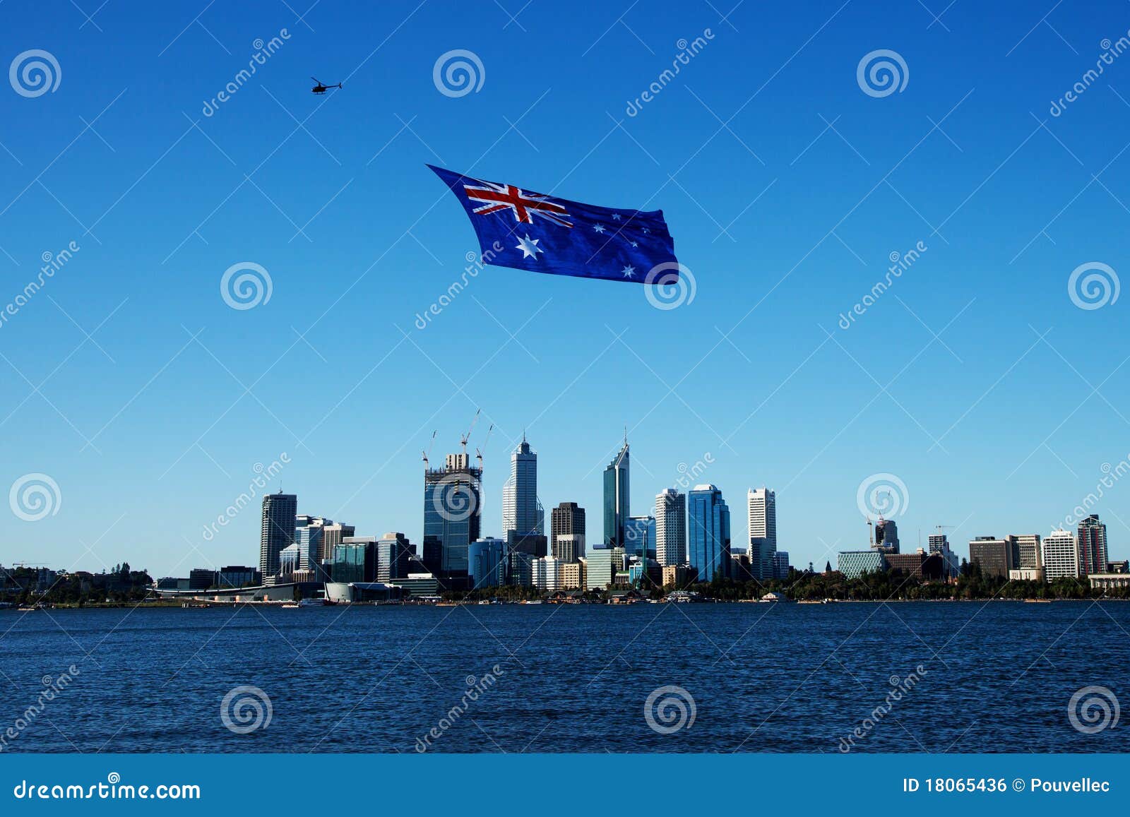 Giorno dell'Australia. Vista del centro urbano di Perth con la bandierina australiana gigante, 26 gennaio 2011.