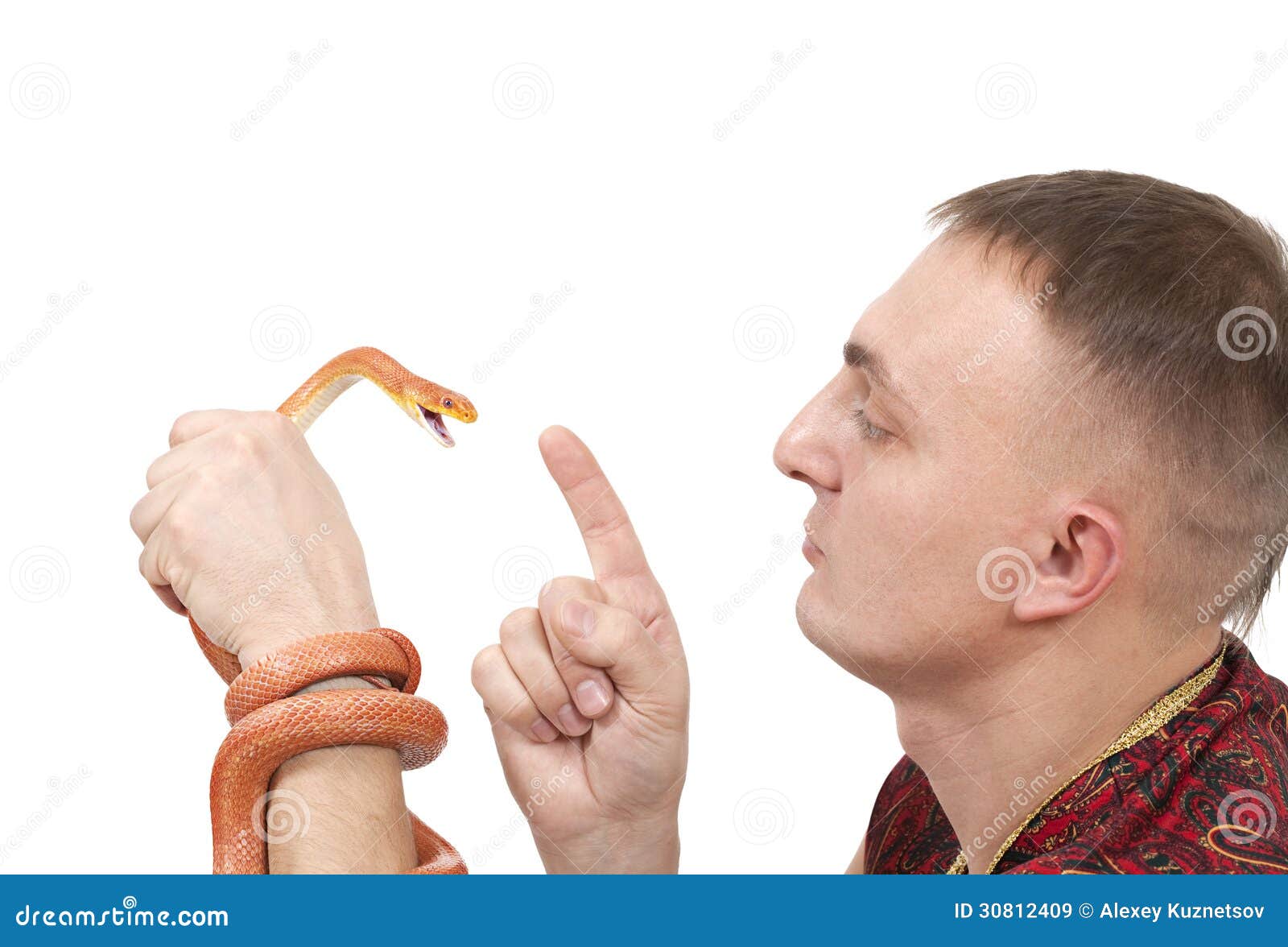 Держать змею в руках