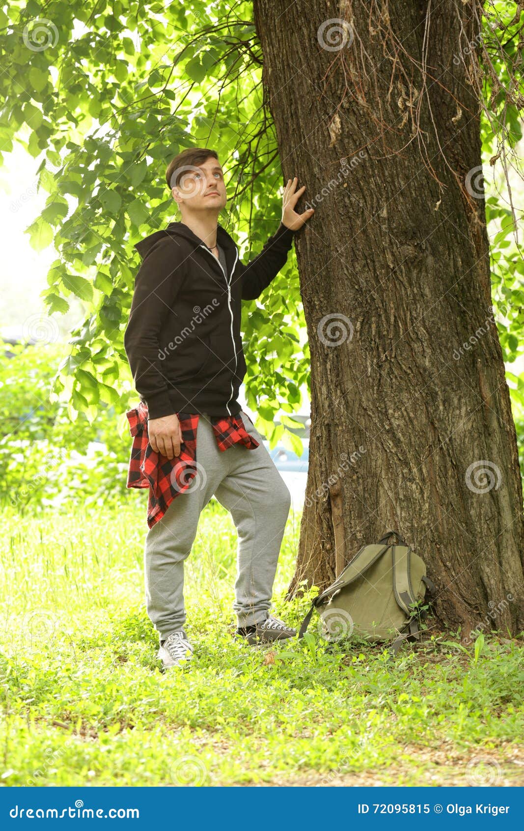 Giovane Uomo Bello in Vestiti Di Sport Immagine Stock - Immagine di ...