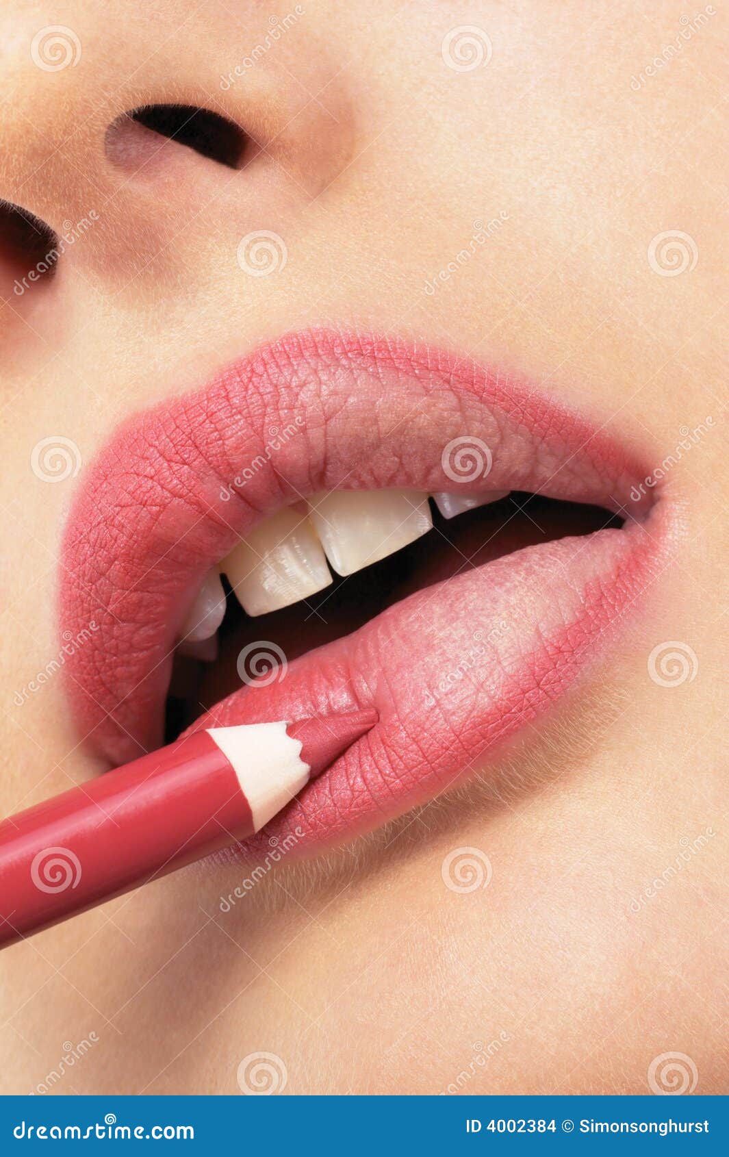 girl applying lip liner