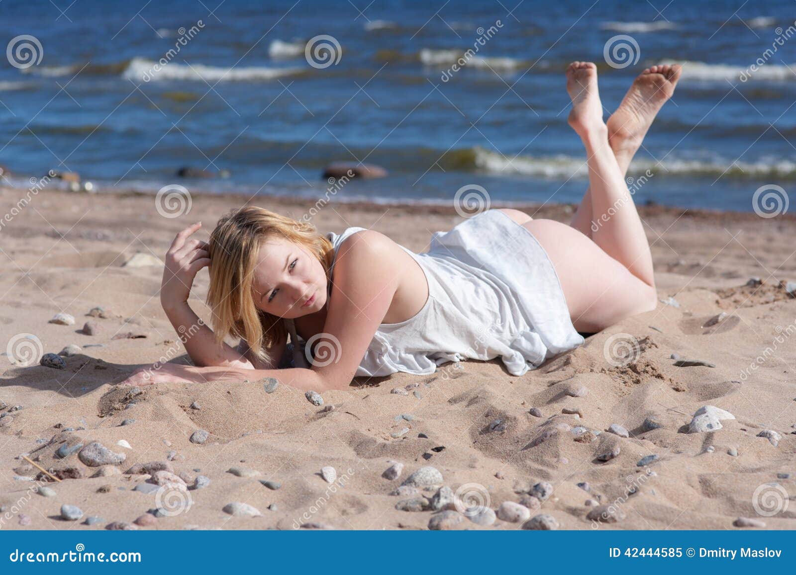 Nskedgirls At The Bech